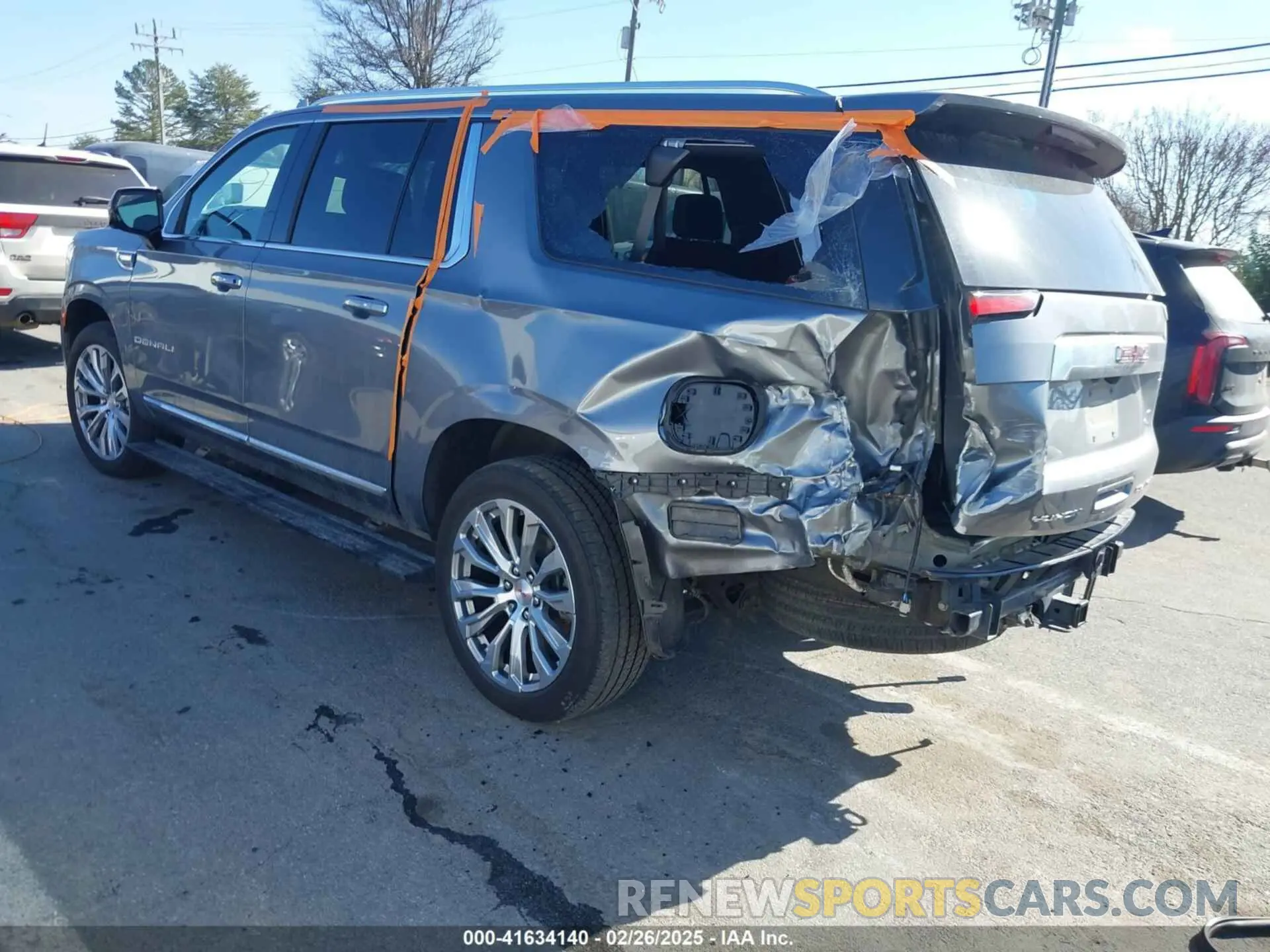 3 Photograph of a damaged car 1GKS2JKT1NR329409 GMC YUKON XL 2022