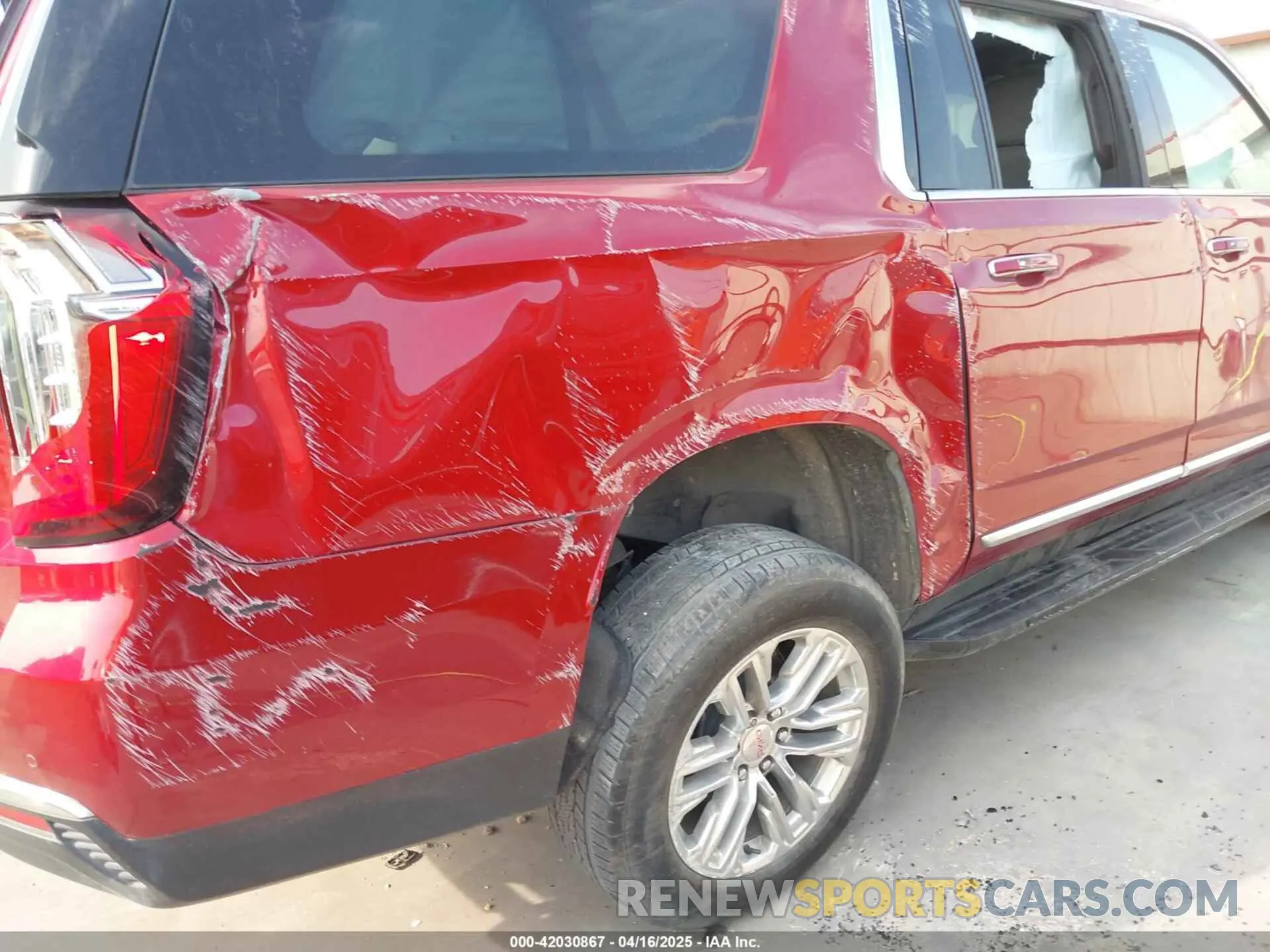 14 Photograph of a damaged car 1GKS1GKDXPR198594 GMC YUKON XL 2023