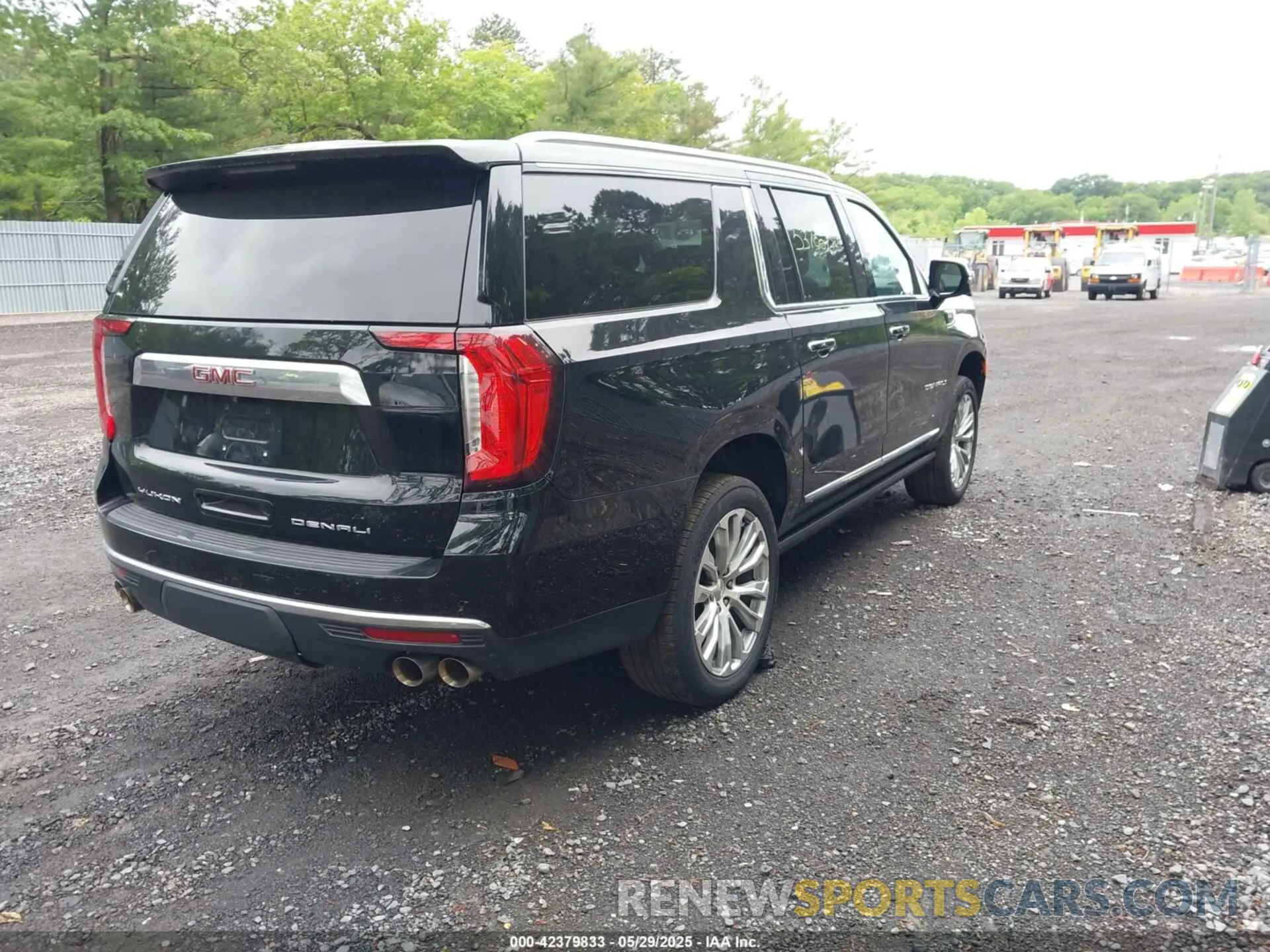 4 Photograph of a damaged car 1GKS1JKL2PR211634 GMC YUKON XL 2023