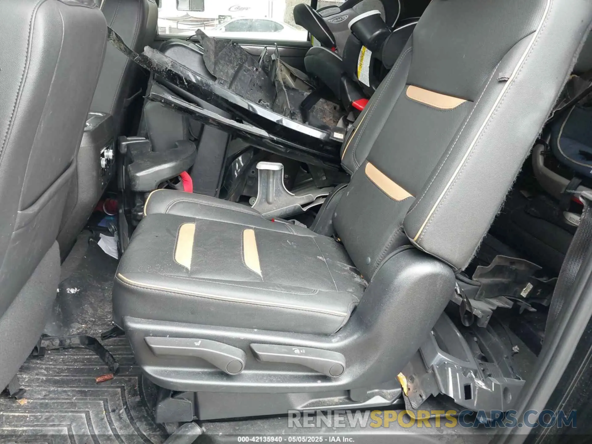 18 Photograph of a damaged car 1GKS2HKL8PR235216 GMC YUKON XL 2023