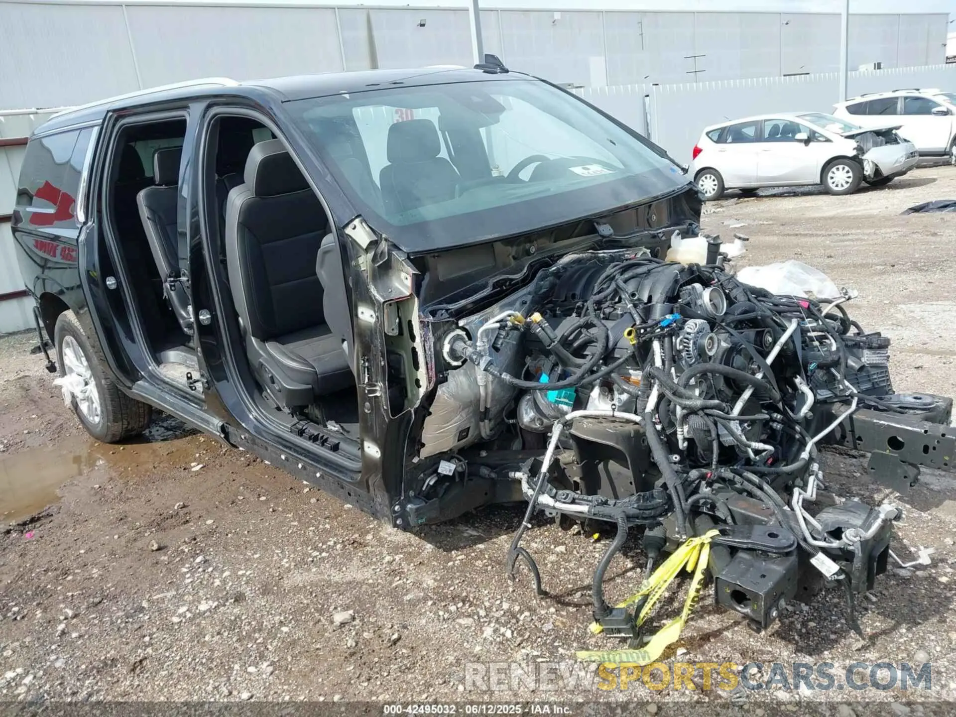 1 Photograph of a damaged car 1GKS2GKD4RR234084 GMC YUKON XL 2024