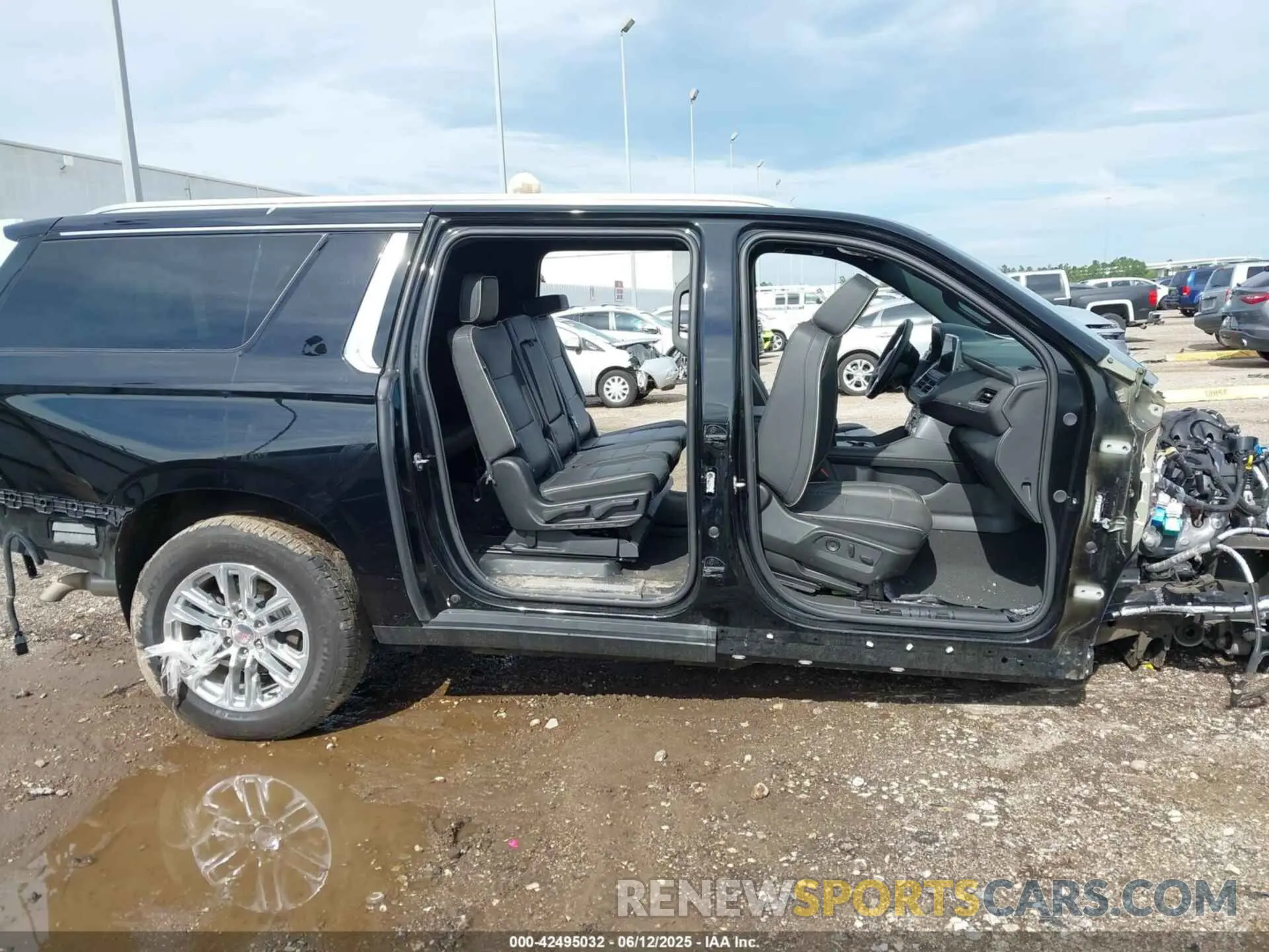13 Photograph of a damaged car 1GKS2GKD4RR234084 GMC YUKON XL 2024