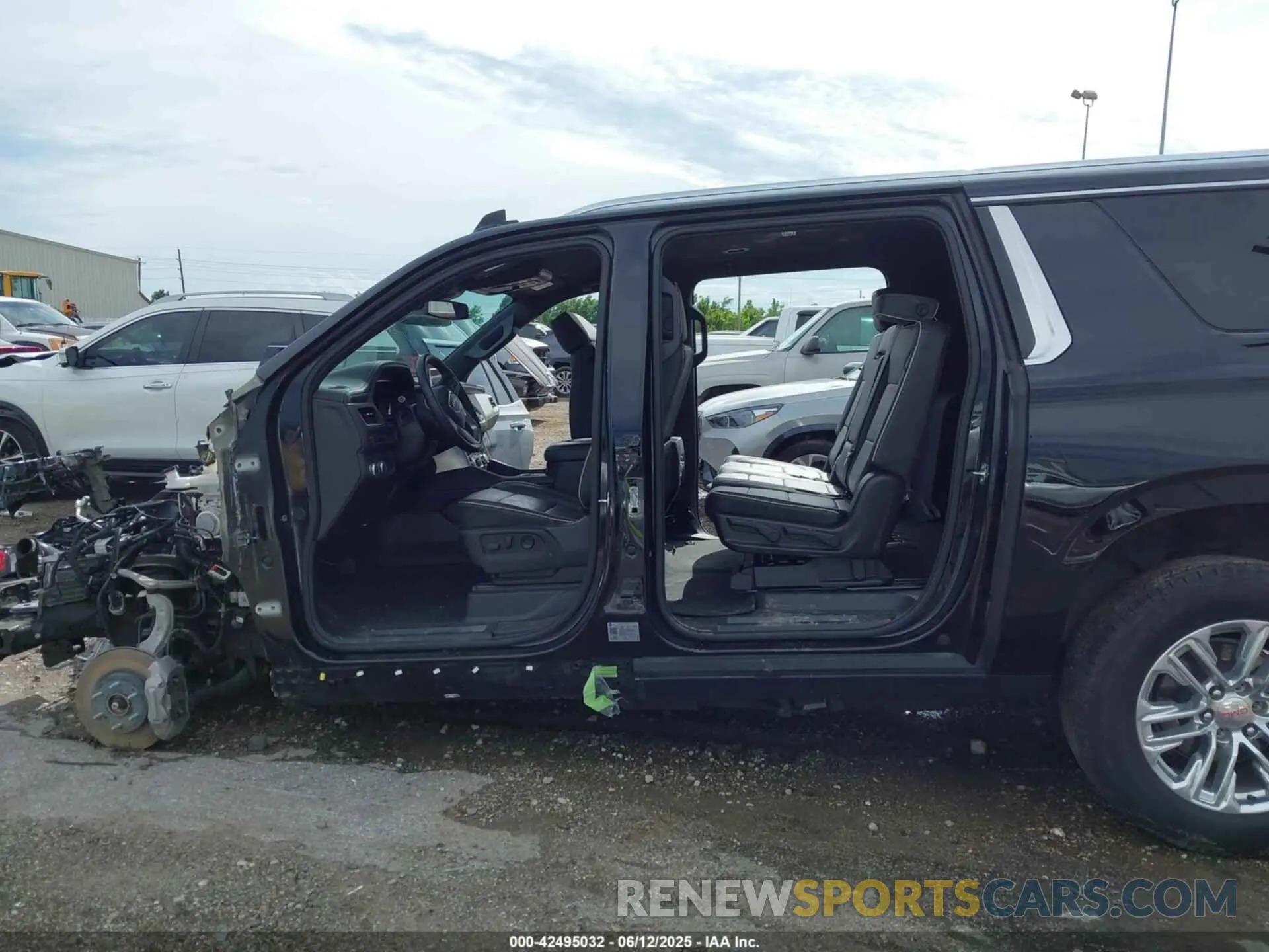 14 Photograph of a damaged car 1GKS2GKD4RR234084 GMC YUKON XL 2024