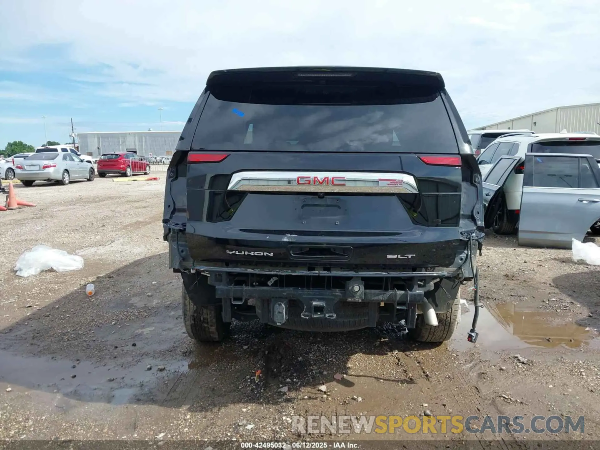 16 Photograph of a damaged car 1GKS2GKD4RR234084 GMC YUKON XL 2024