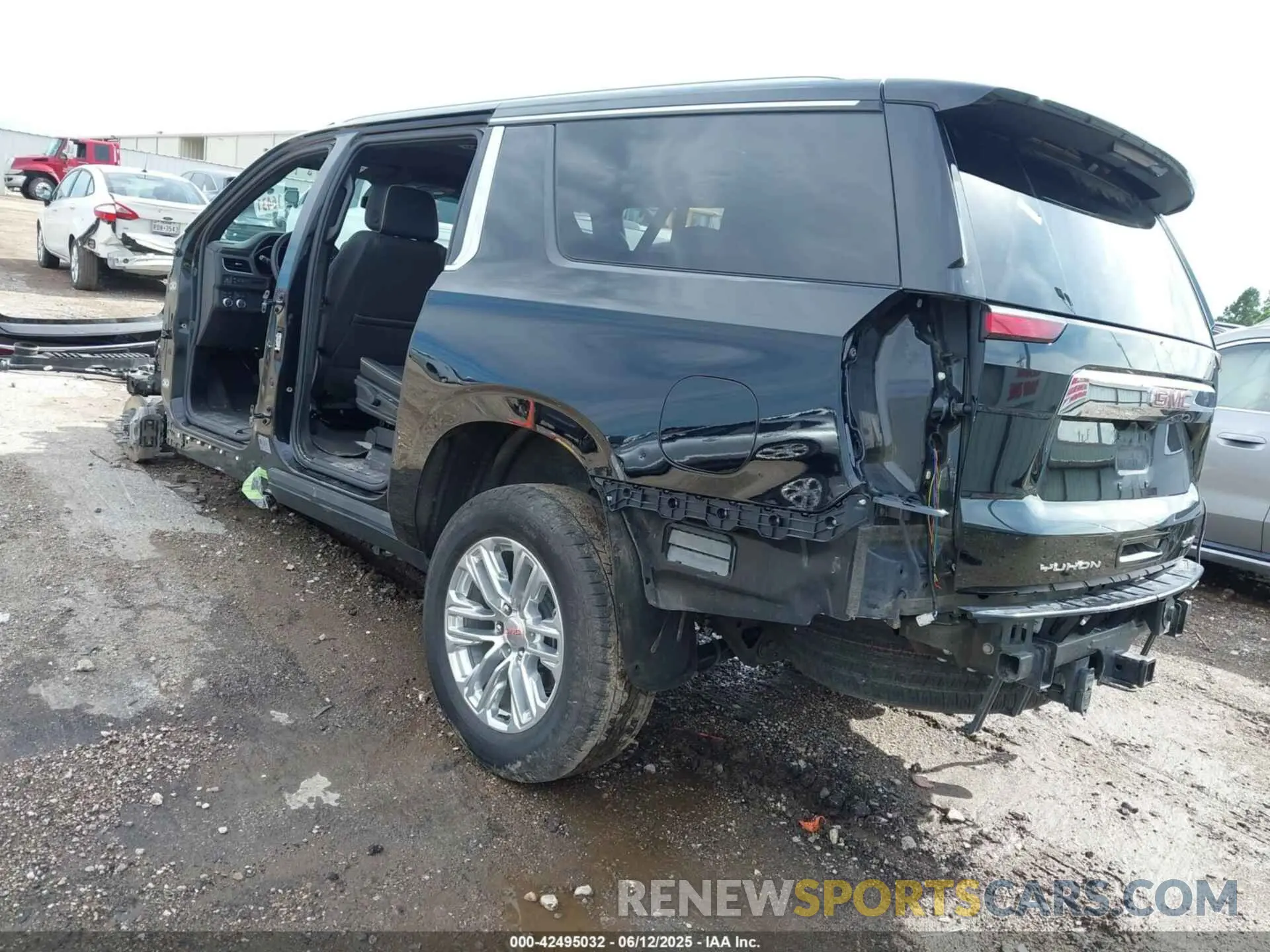 3 Photograph of a damaged car 1GKS2GKD4RR234084 GMC YUKON XL 2024