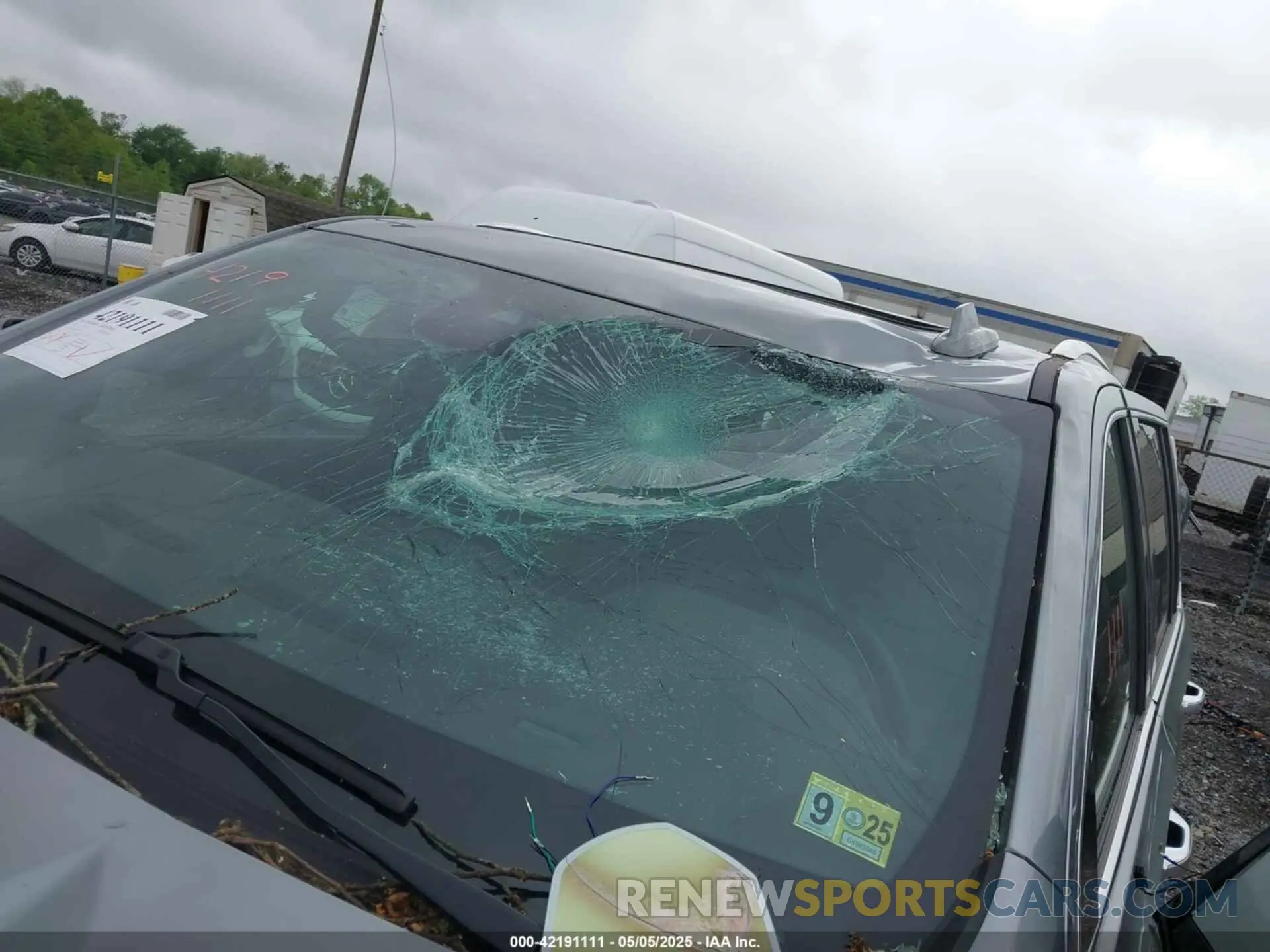 17 Photograph of a damaged car 1GKS2GKT6RR331584 GMC YUKON XL 2024