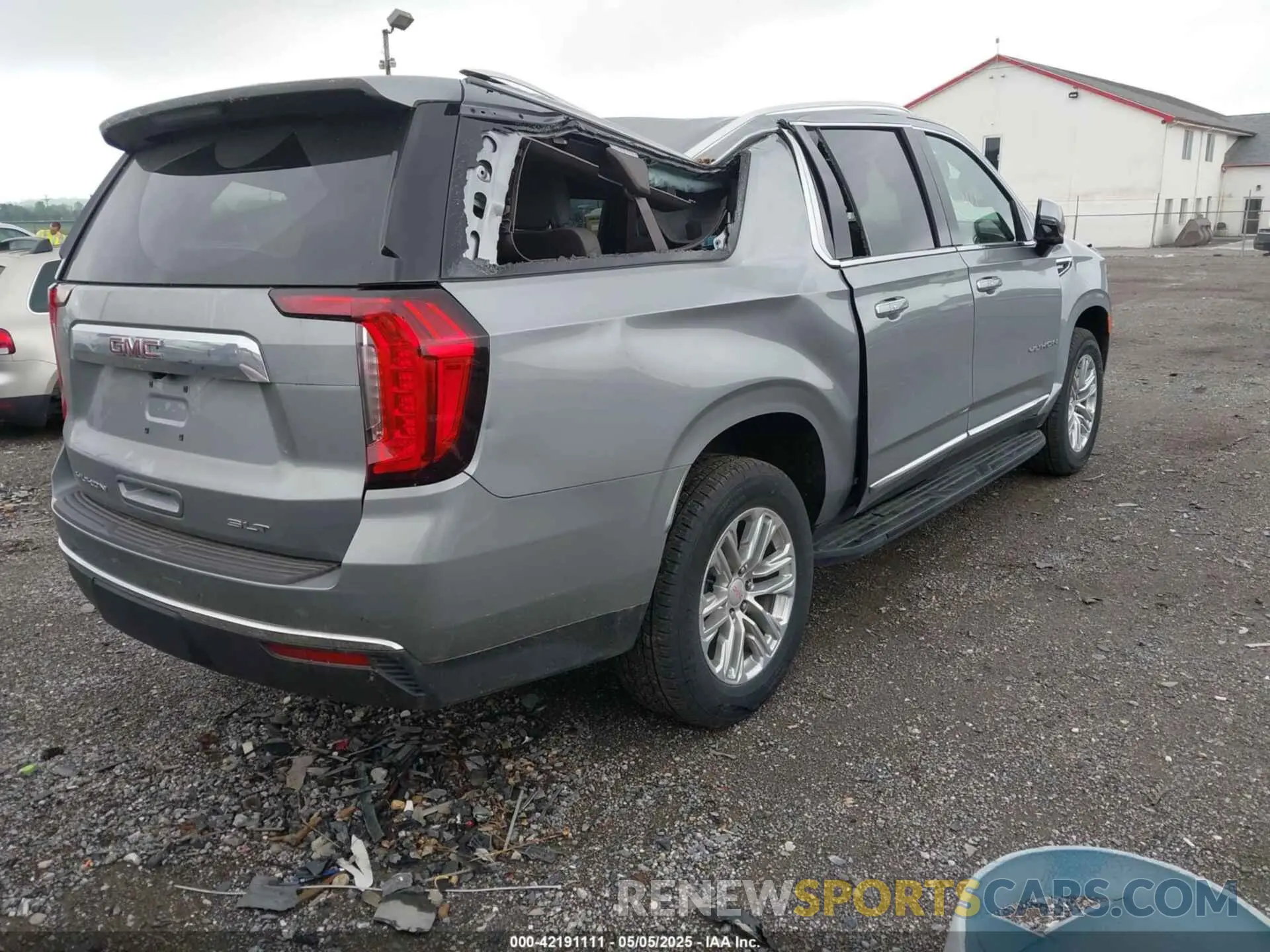 4 Photograph of a damaged car 1GKS2GKT6RR331584 GMC YUKON XL 2024