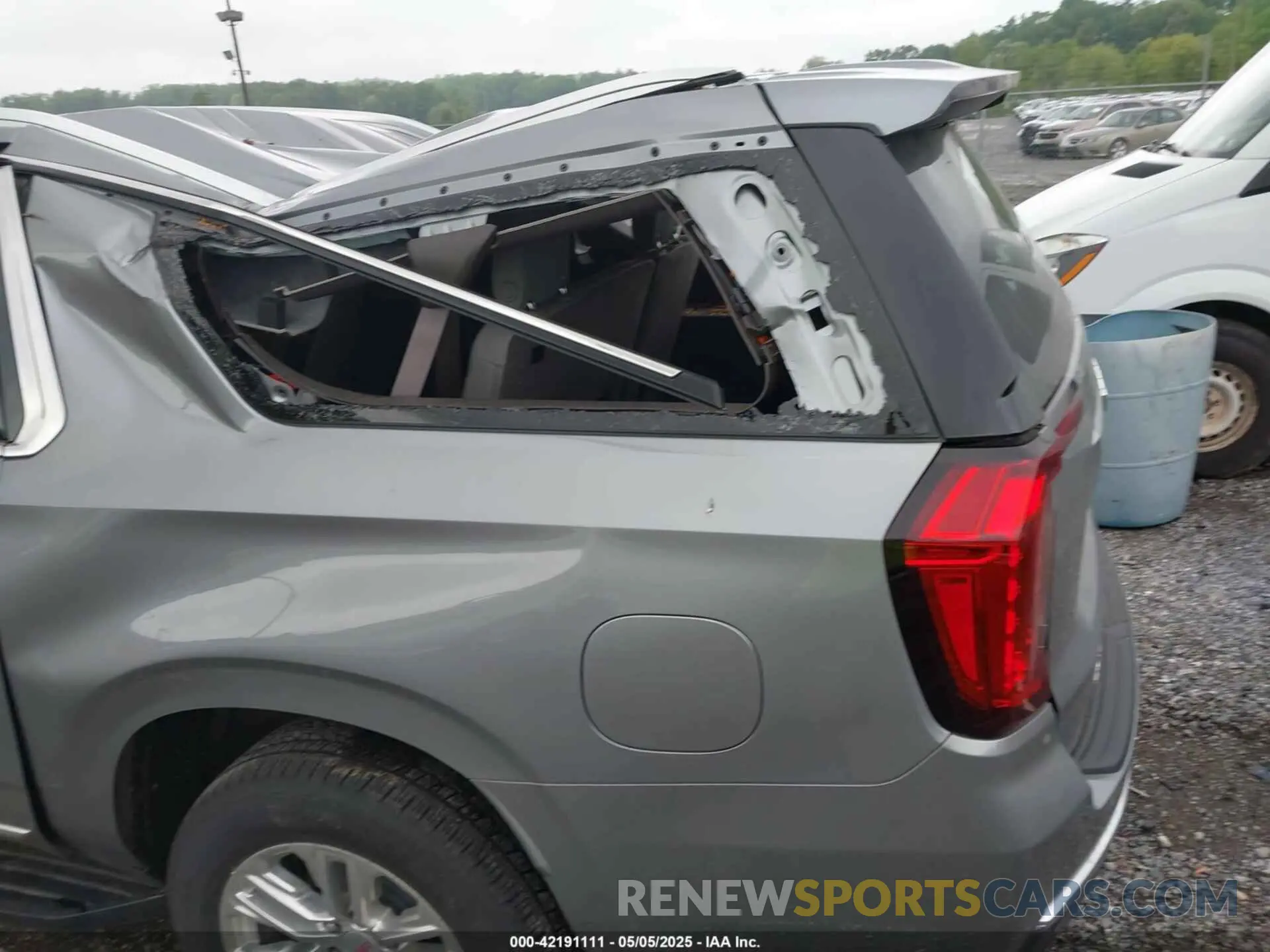 6 Photograph of a damaged car 1GKS2GKT6RR331584 GMC YUKON XL 2024