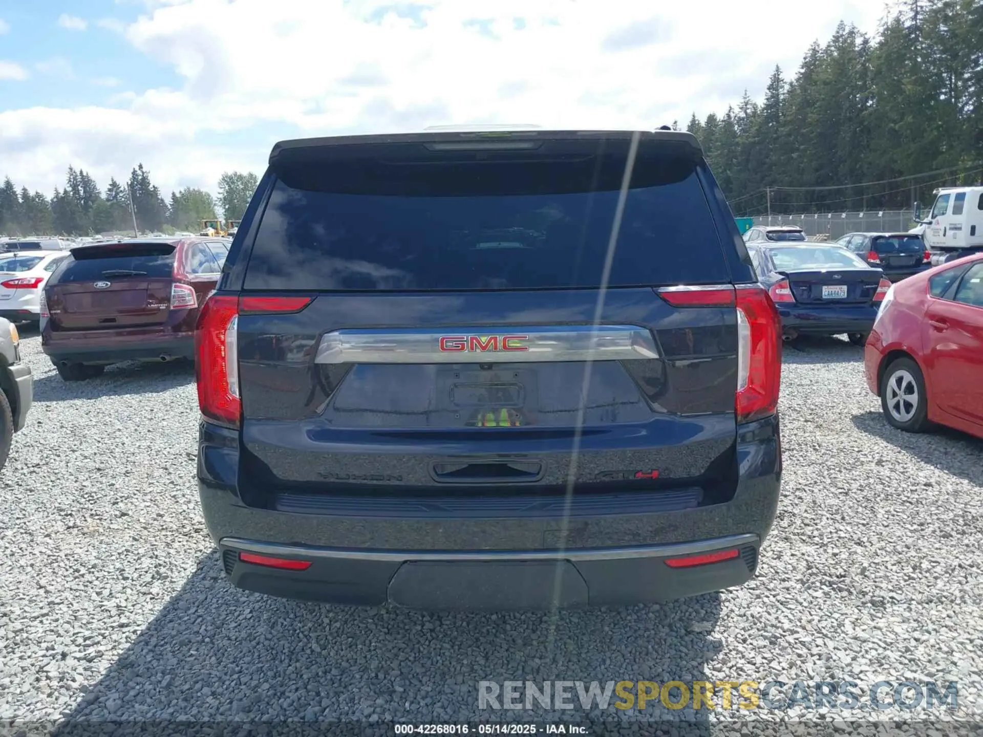 16 Photograph of a damaged car 1GKS2HKD1RR379217 GMC YUKON XL 2024