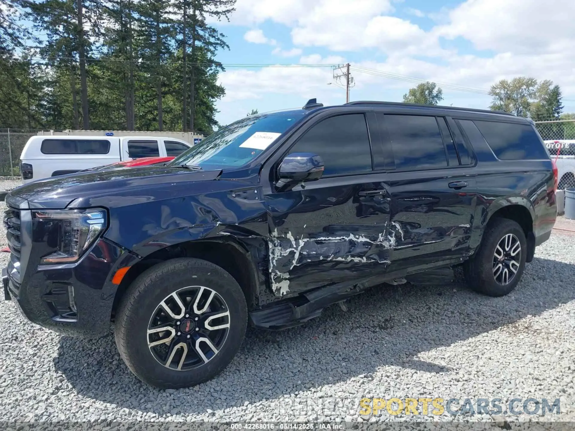6 Photograph of a damaged car 1GKS2HKD1RR379217 GMC YUKON XL 2024
