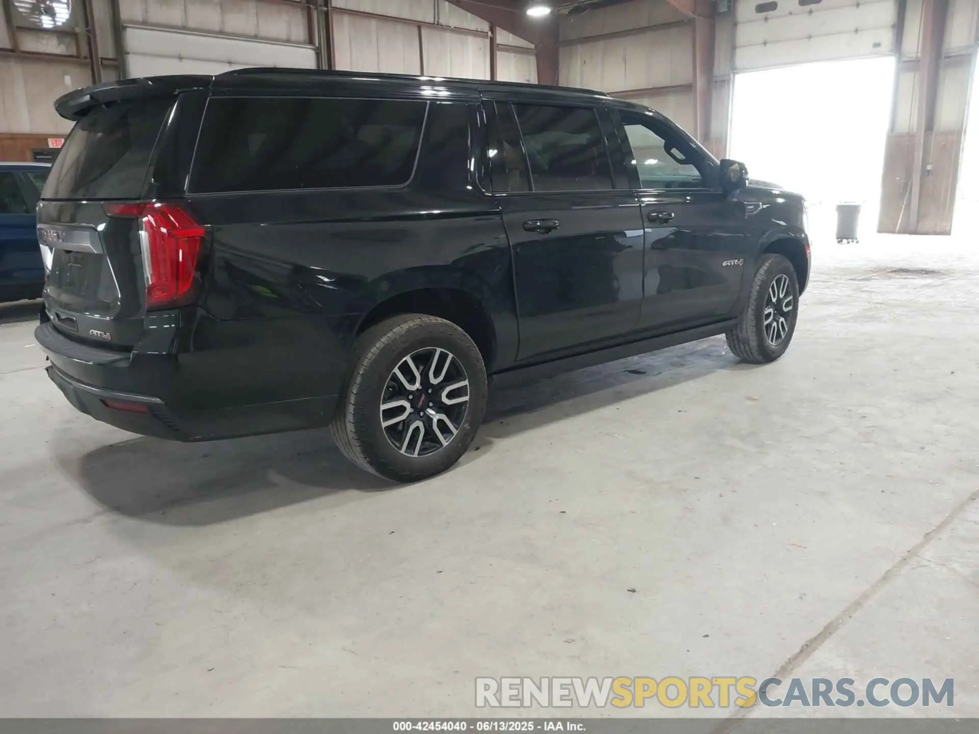 4 Photograph of a damaged car 1GKS2HKD7RR288484 GMC YUKON XL 2024