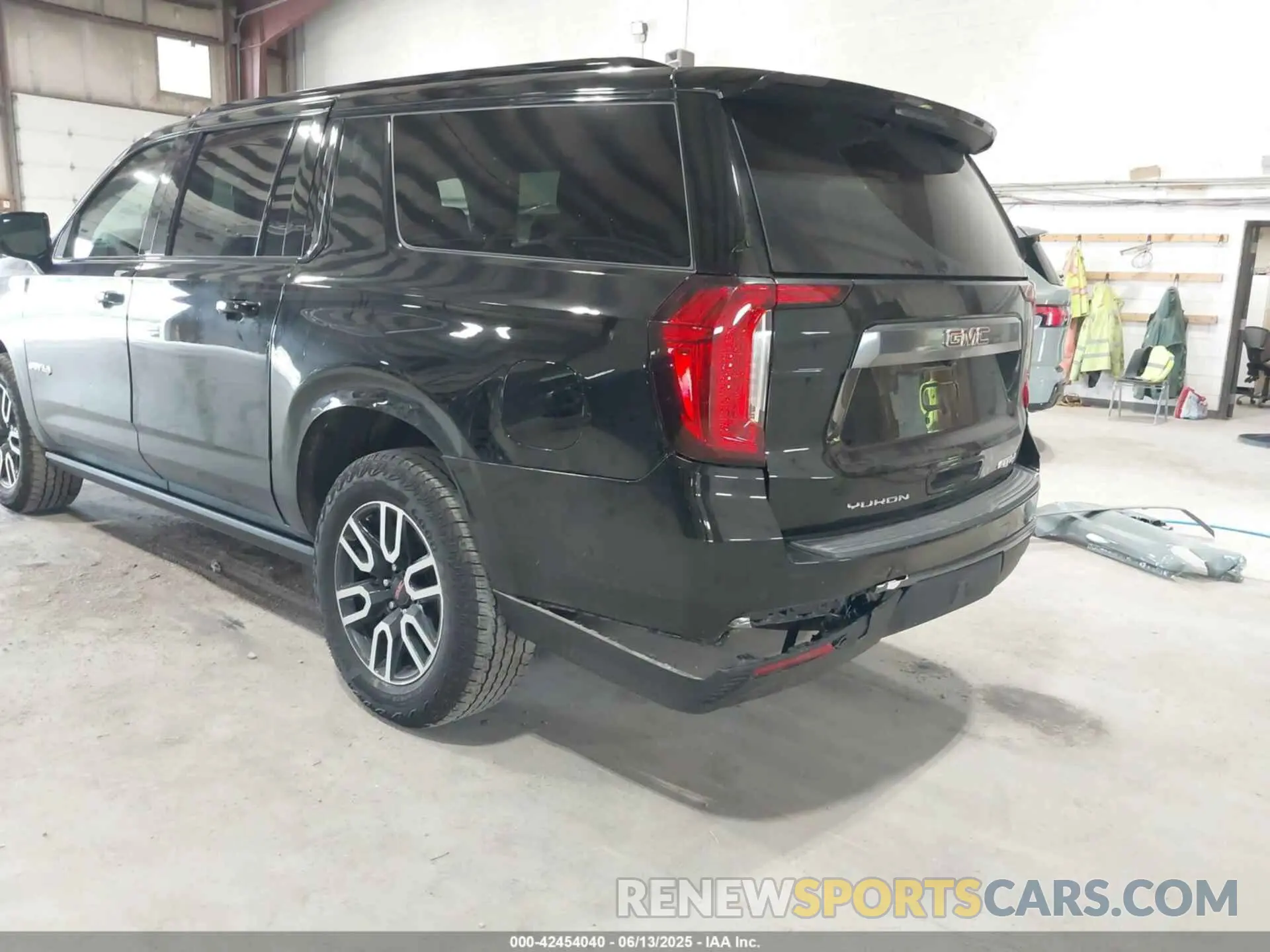 6 Photograph of a damaged car 1GKS2HKD7RR288484 GMC YUKON XL 2024