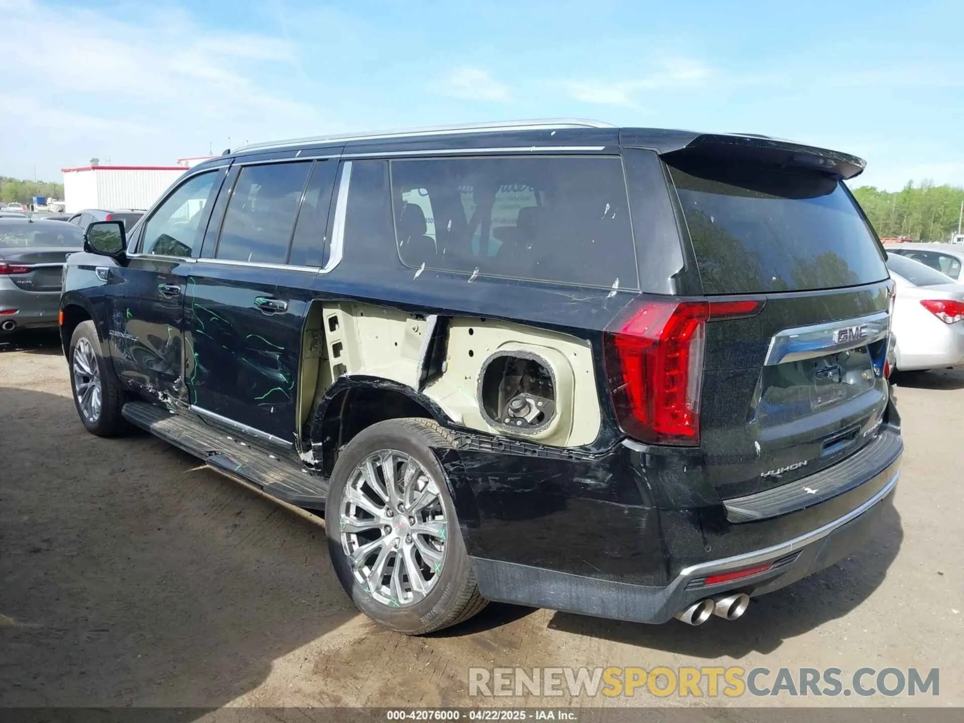 3 Photograph of a damaged car 1GKS2JKL6RR122326 GMC YUKON XL 2024