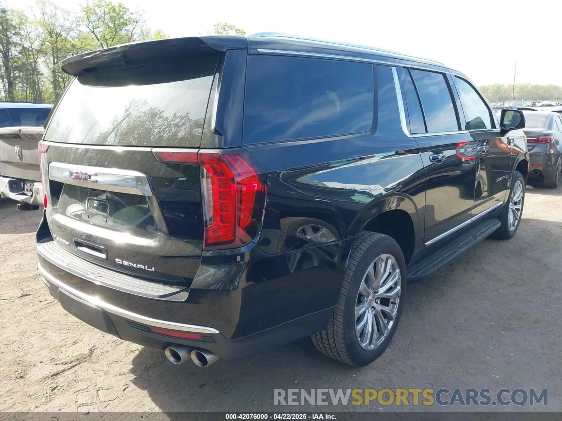 4 Photograph of a damaged car 1GKS2JKL6RR122326 GMC YUKON XL 2024