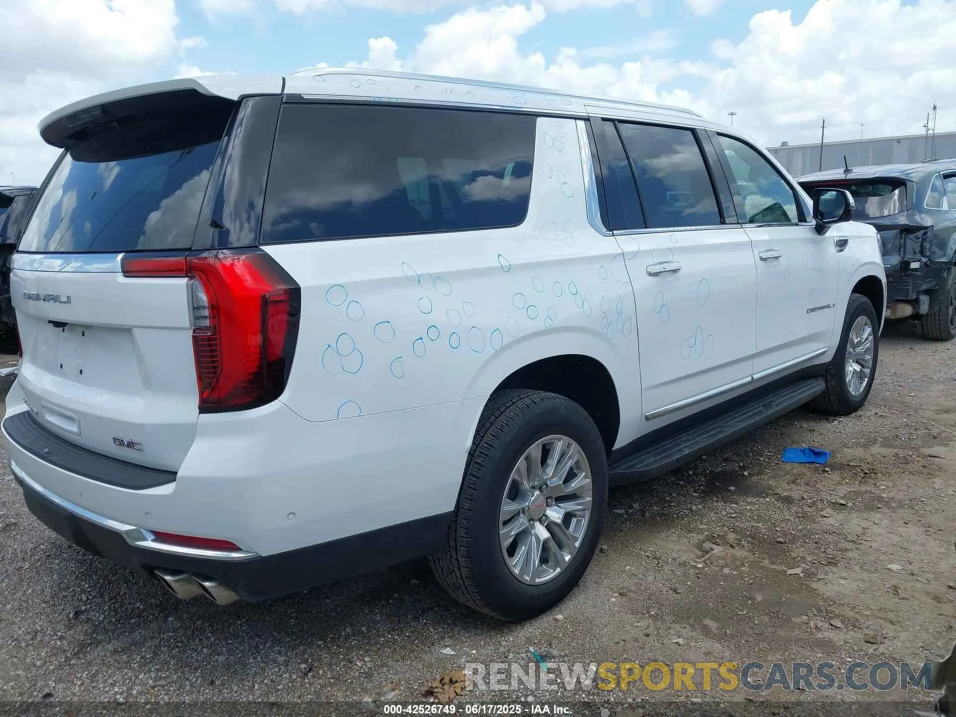 4 Photograph of a damaged car 1GKS2JRL3SR278934 GMC YUKON XL 2025