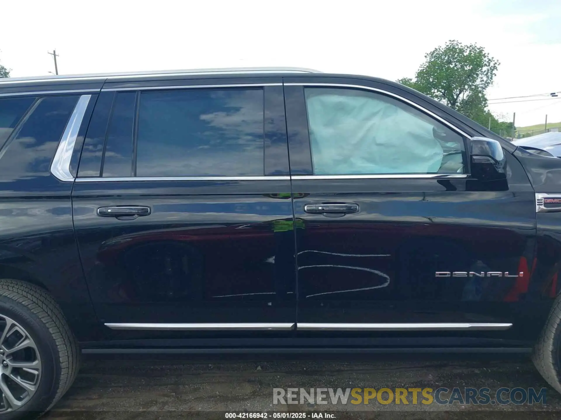 13 Photograph of a damaged car 1GKS2JRL9SR192737 GMC YUKON XL 2025