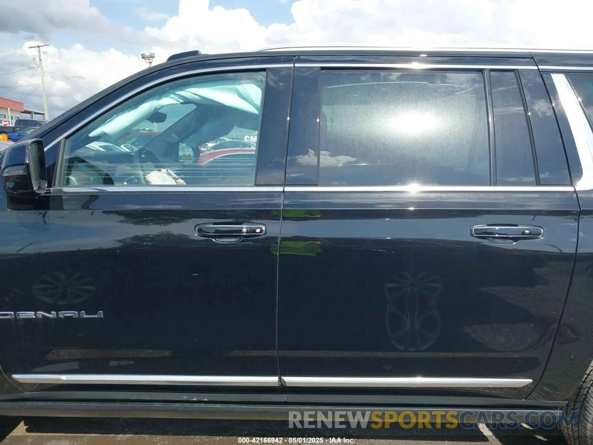 14 Photograph of a damaged car 1GKS2JRL9SR192737 GMC YUKON XL 2025