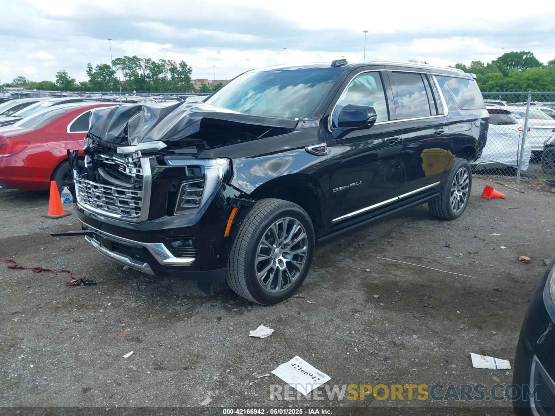 2 Photograph of a damaged car 1GKS2JRL9SR192737 GMC YUKON XL 2025