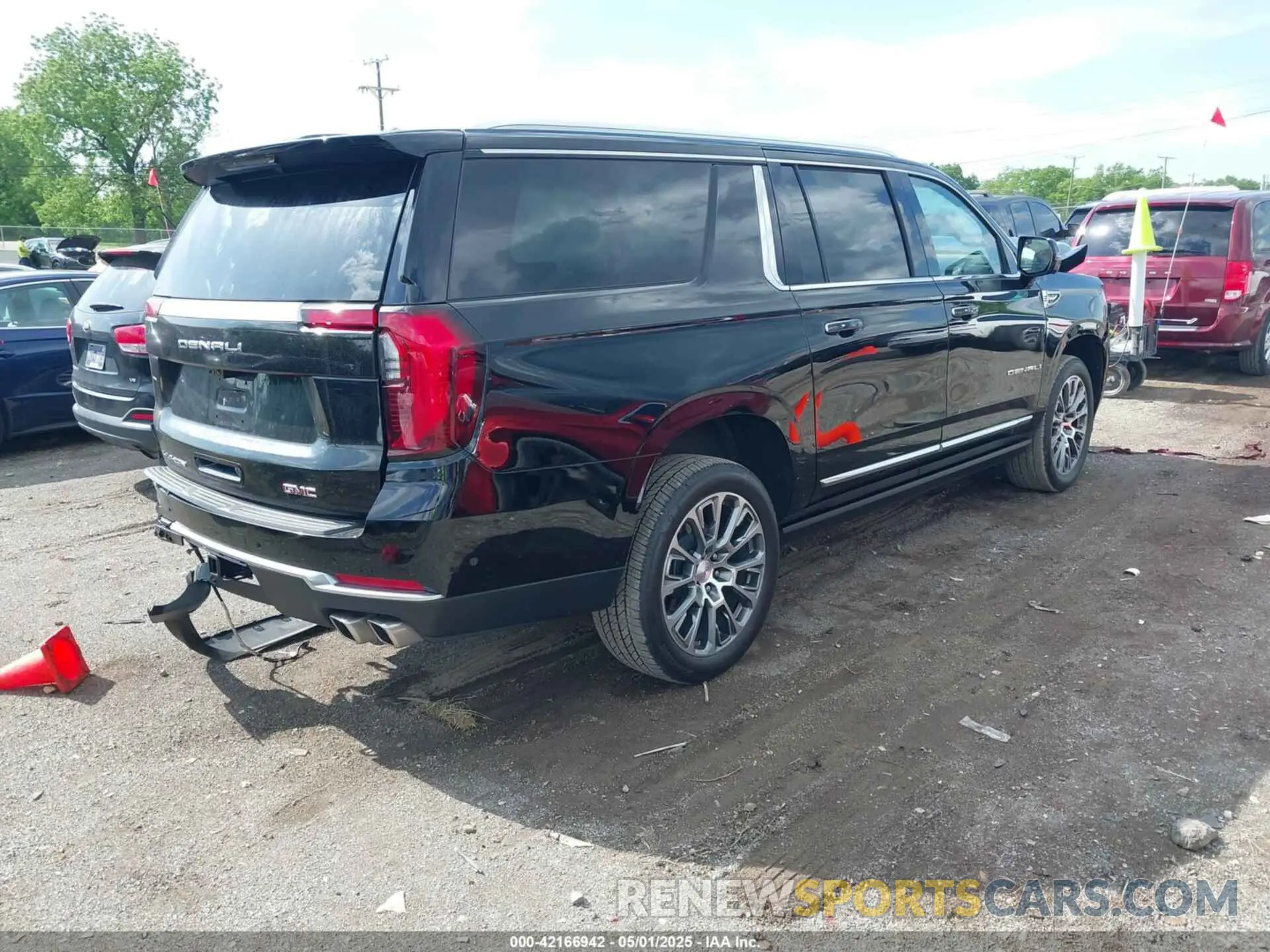 4 Photograph of a damaged car 1GKS2JRL9SR192737 GMC YUKON XL 2025