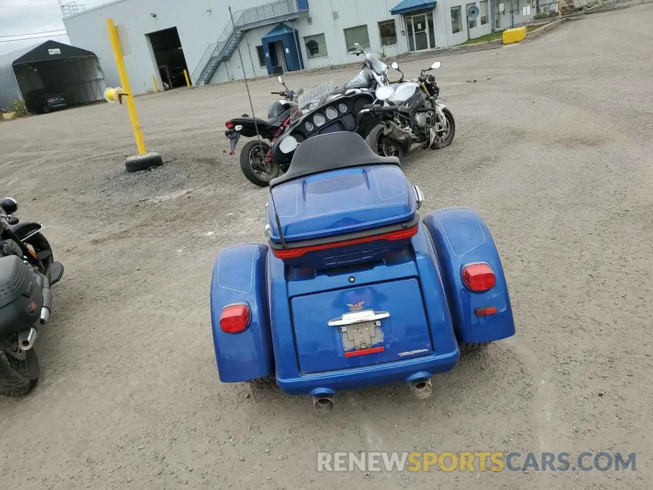 4 Photograph of a damaged car 5HD1MAF3XRB853000 HARLEY-DAVIDSON FL 2024