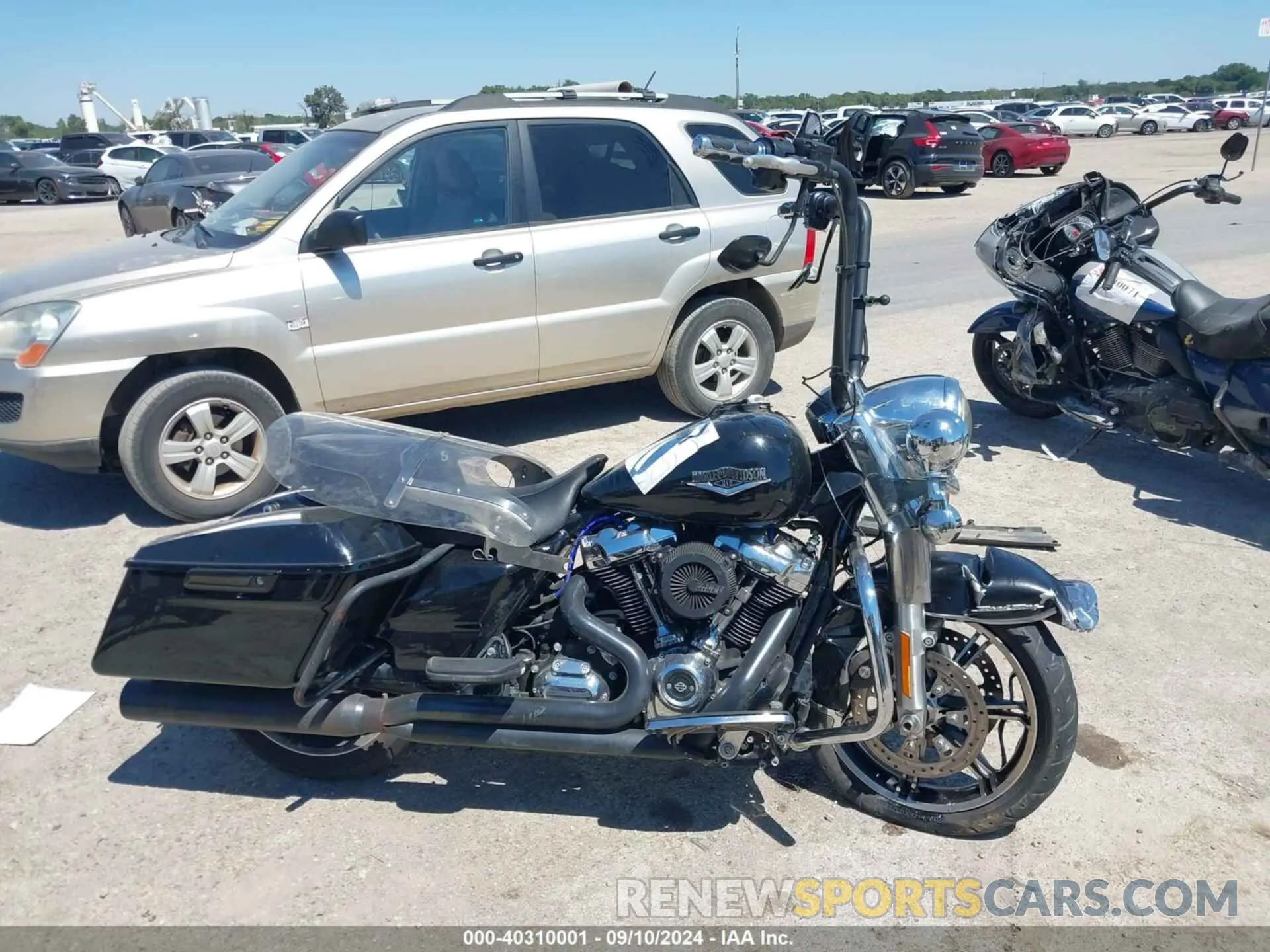 12 Photograph of a damaged car 1HD1FBC19NB615885 HARLEY-DAVIDSON FLHR 2022