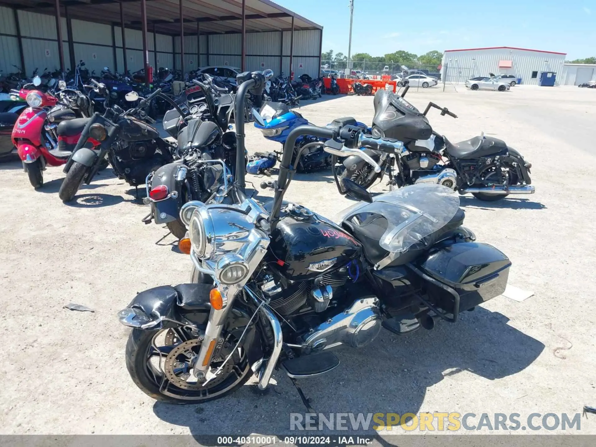 2 Photograph of a damaged car 1HD1FBC19NB615885 HARLEY-DAVIDSON FLHR 2022