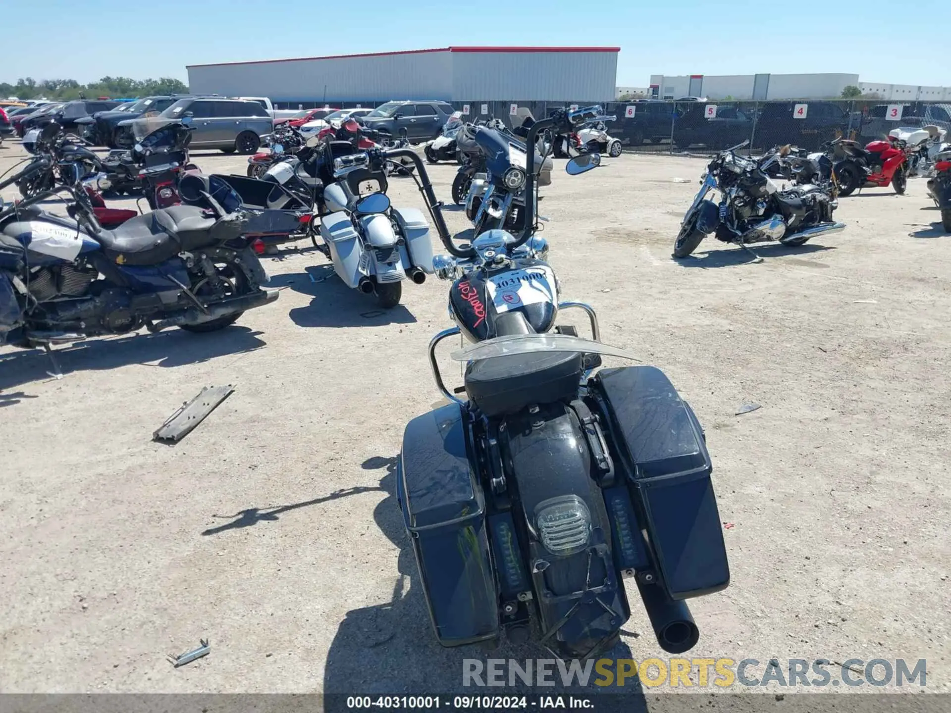 6 Photograph of a damaged car 1HD1FBC19NB615885 HARLEY-DAVIDSON FLHR 2022