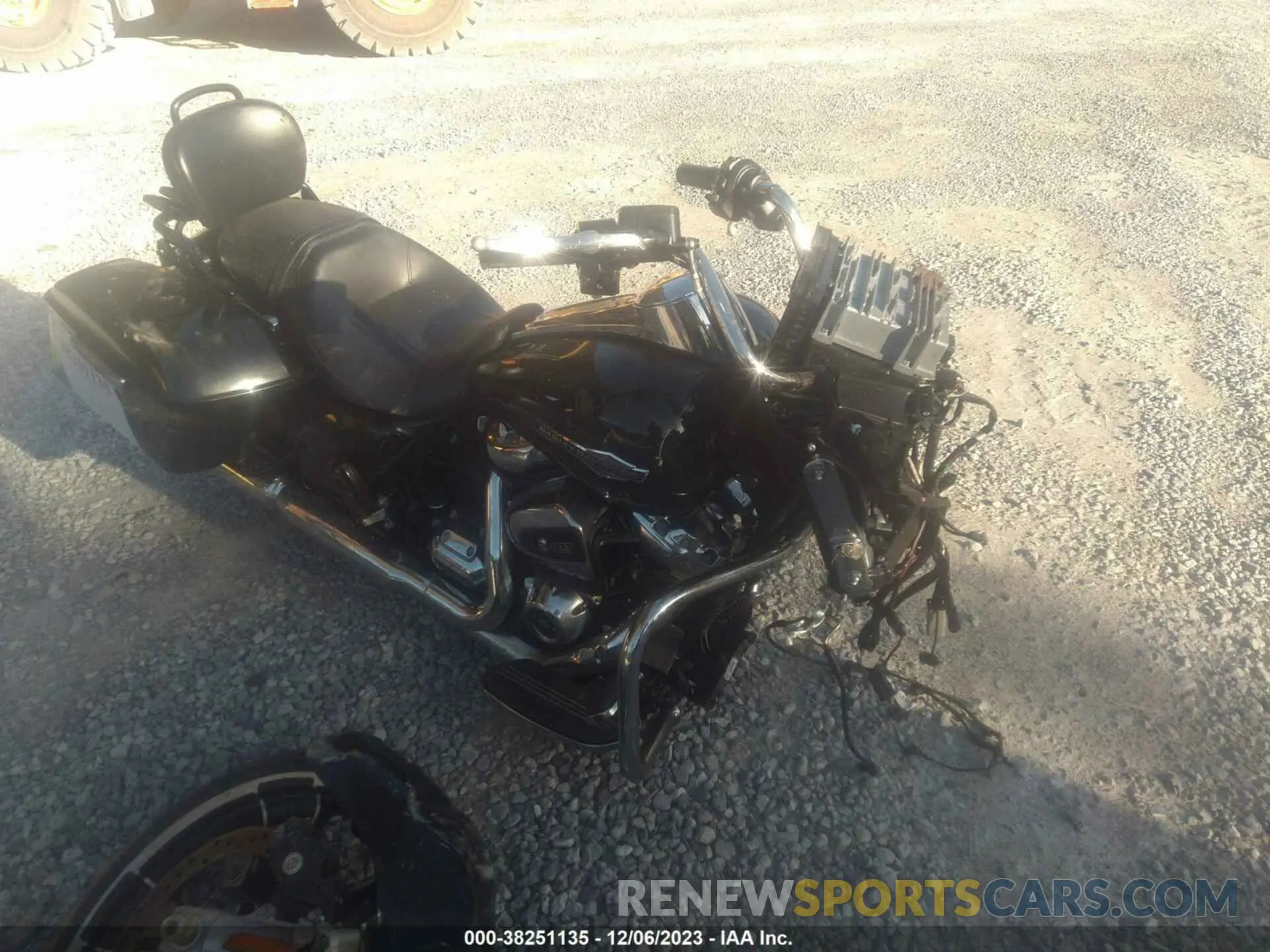 1 Photograph of a damaged car 1HD1KBC14PB607580 HARLEY-DAVIDSON FLHX 2023