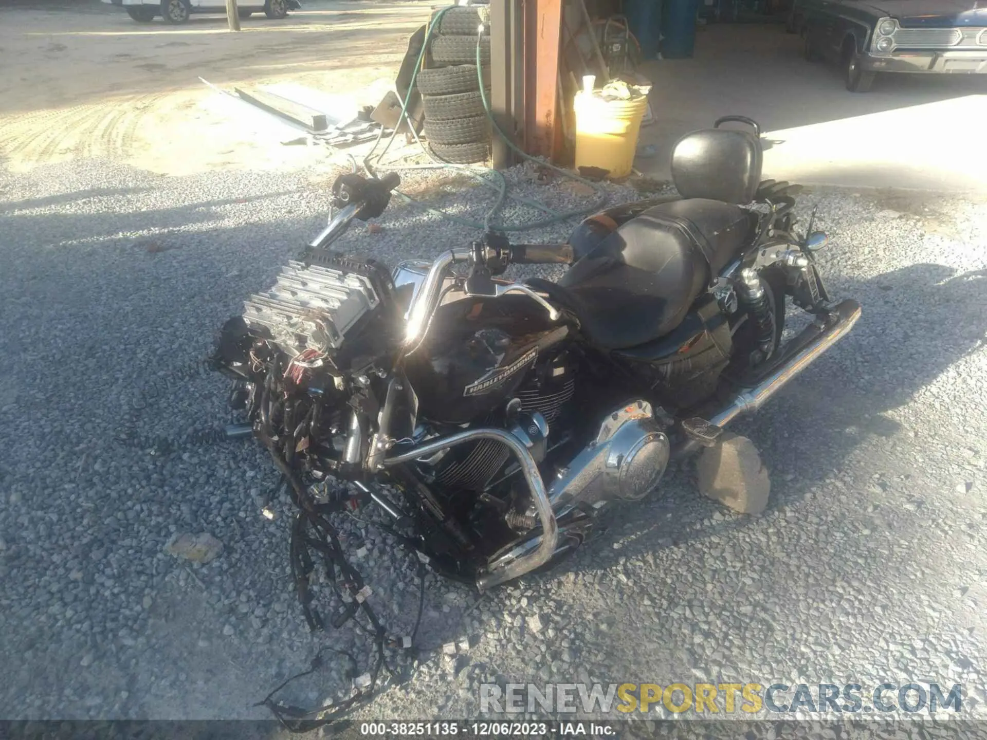 2 Photograph of a damaged car 1HD1KBC14PB607580 HARLEY-DAVIDSON FLHX 2023