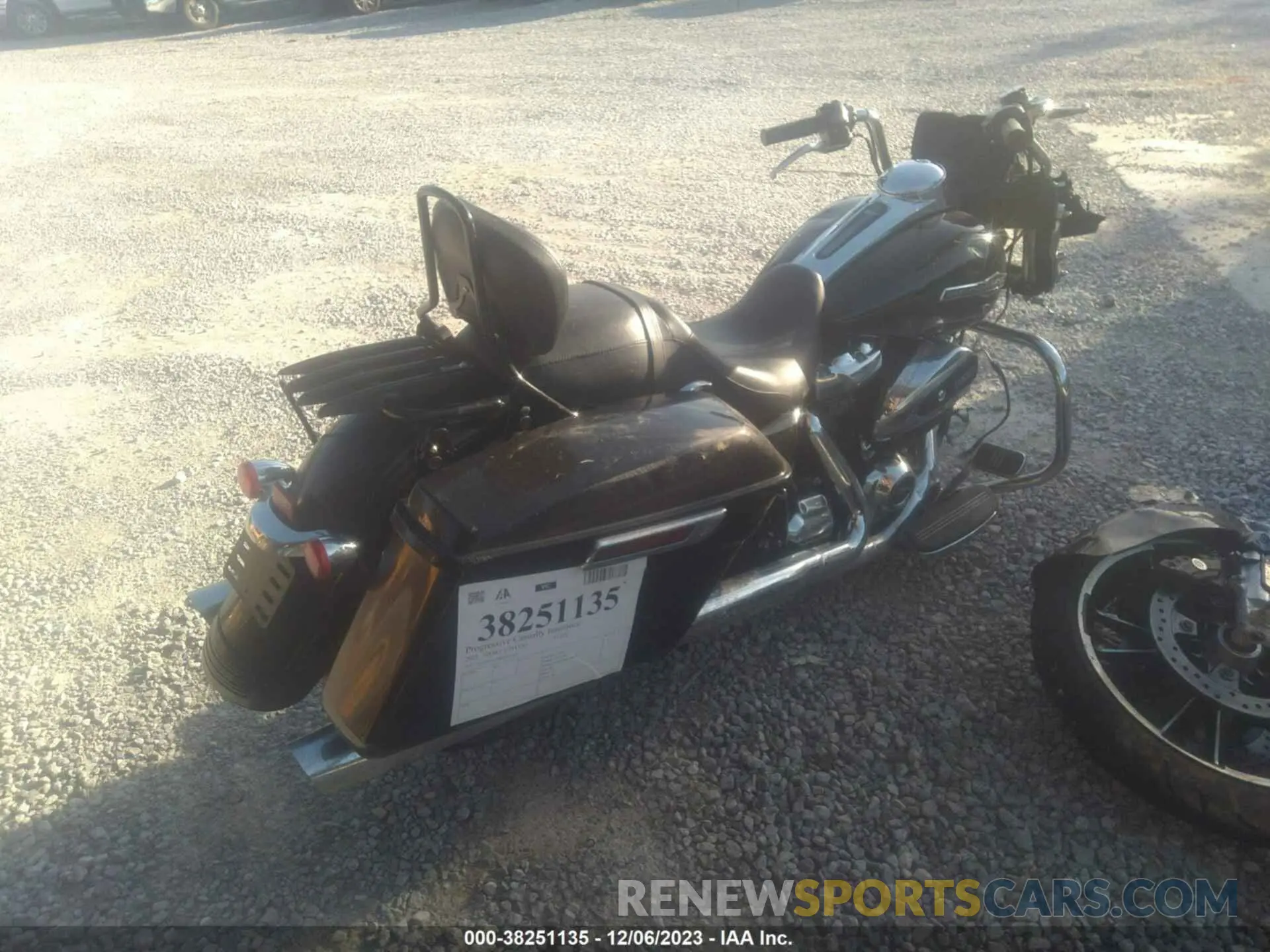4 Photograph of a damaged car 1HD1KBC14PB607580 HARLEY-DAVIDSON FLHX 2023