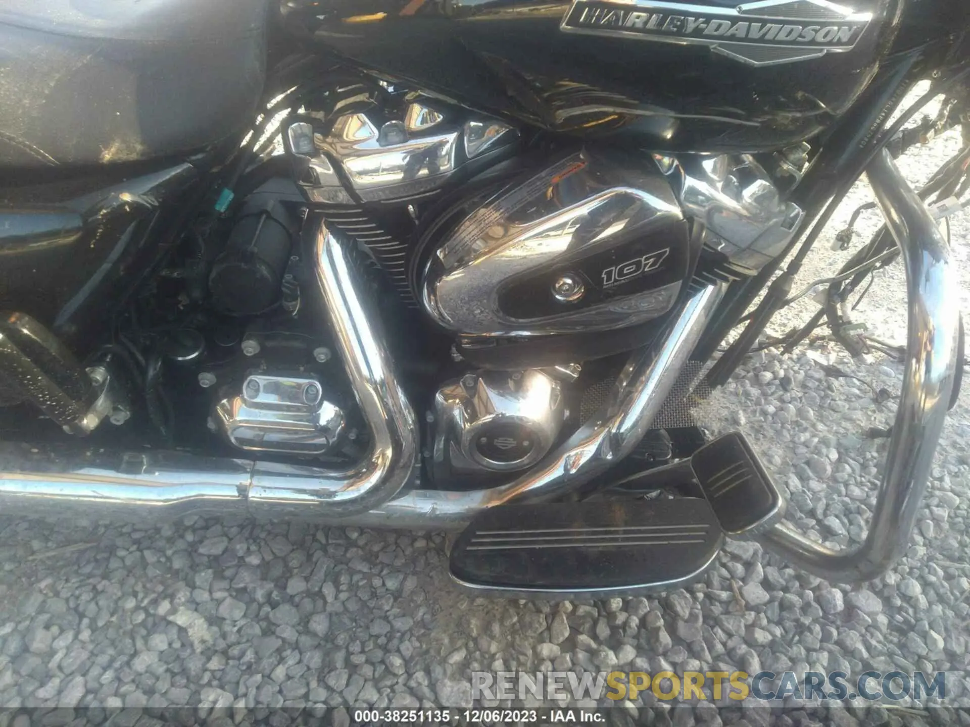 8 Photograph of a damaged car 1HD1KBC14PB607580 HARLEY-DAVIDSON FLHX 2023