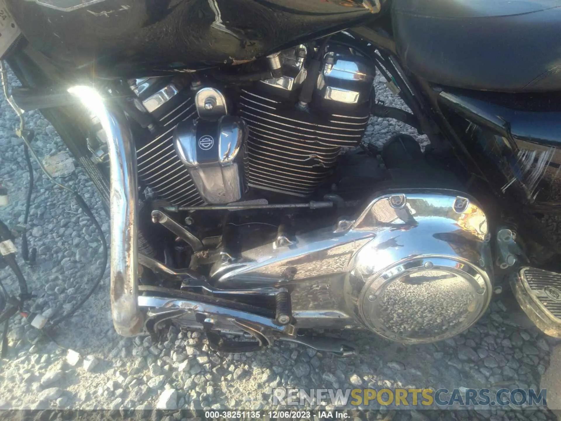 9 Photograph of a damaged car 1HD1KBC14PB607580 HARLEY-DAVIDSON FLHX 2023