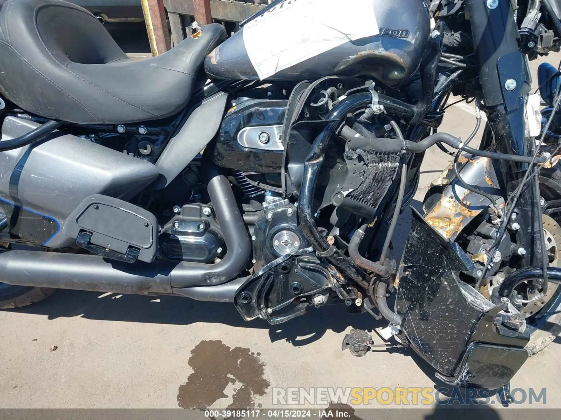 8 Photograph of a damaged car 1HD1KZF2XMB602666 HARLEY-DAVIDSON FLTRK 2021
