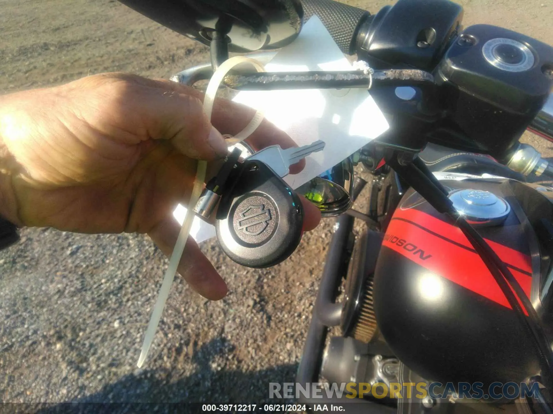 11 Photograph of a damaged car 1HD1GYM15GC311125 HARLEY-DAVIDSON FXDF 2016