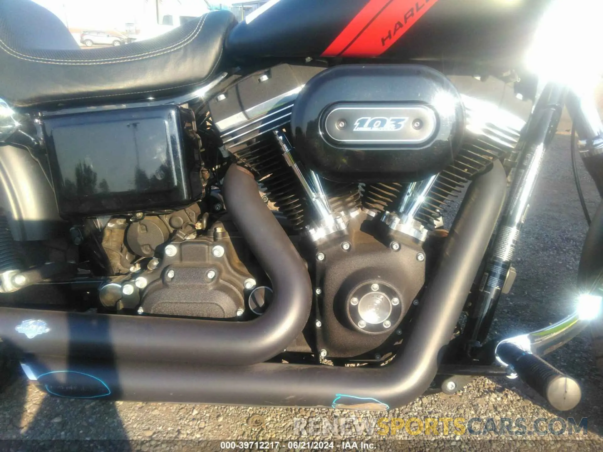 8 Photograph of a damaged car 1HD1GYM15GC311125 HARLEY-DAVIDSON FXDF 2016