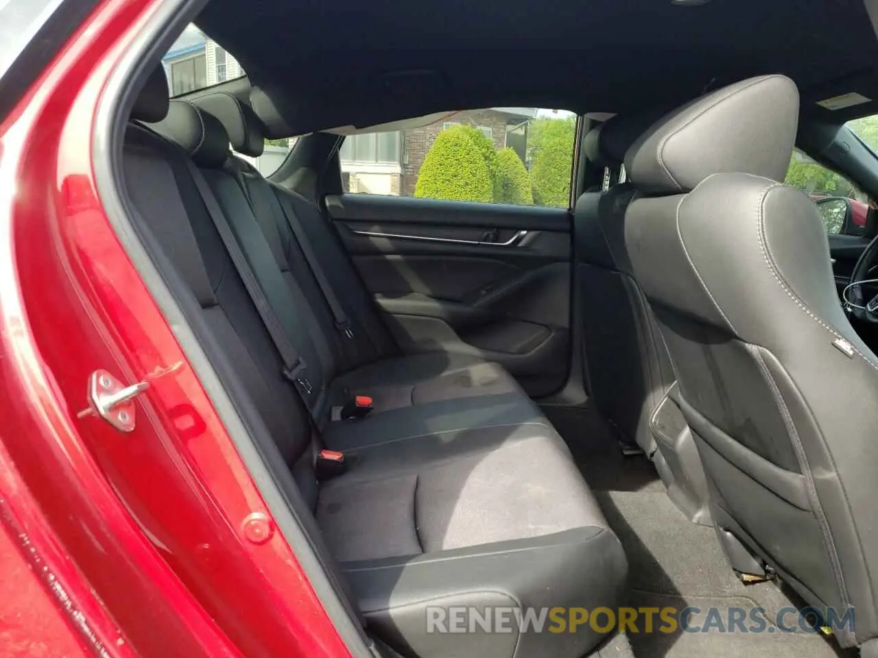 10 Photograph of a damaged car 1HGCV1E33KA149864 HONDA ACCORD 2019