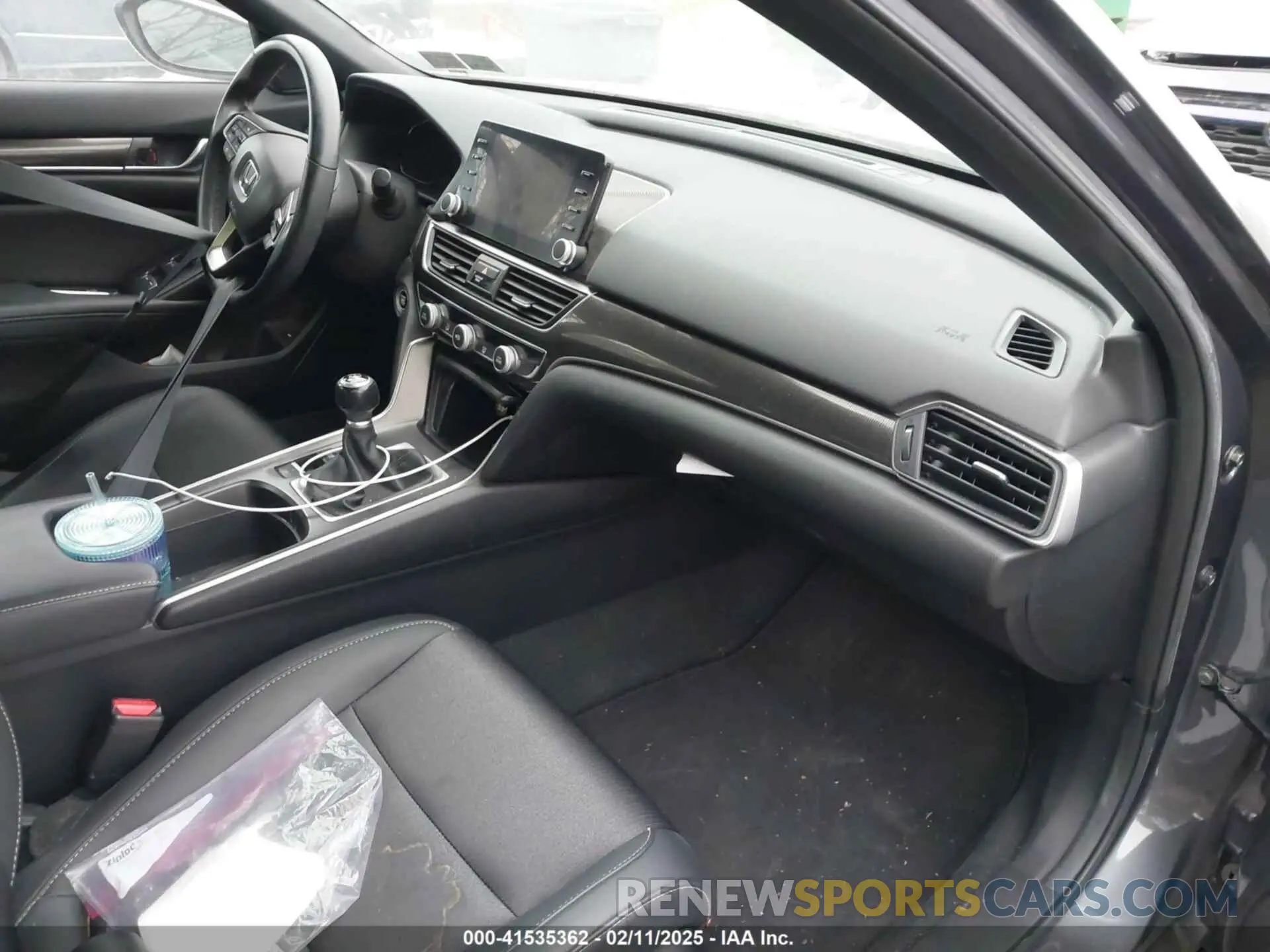 5 Photograph of a damaged car 1HGCV1E33KA166924 HONDA ACCORD 2019