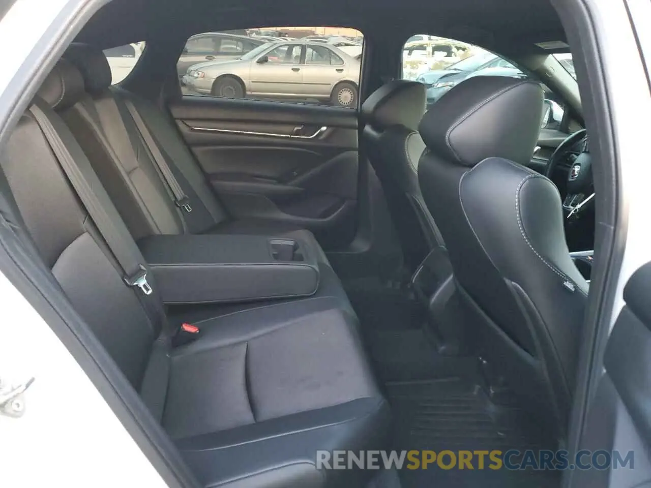 10 Photograph of a damaged car 1HGCV1E35KA166889 HONDA ACCORD 2019
