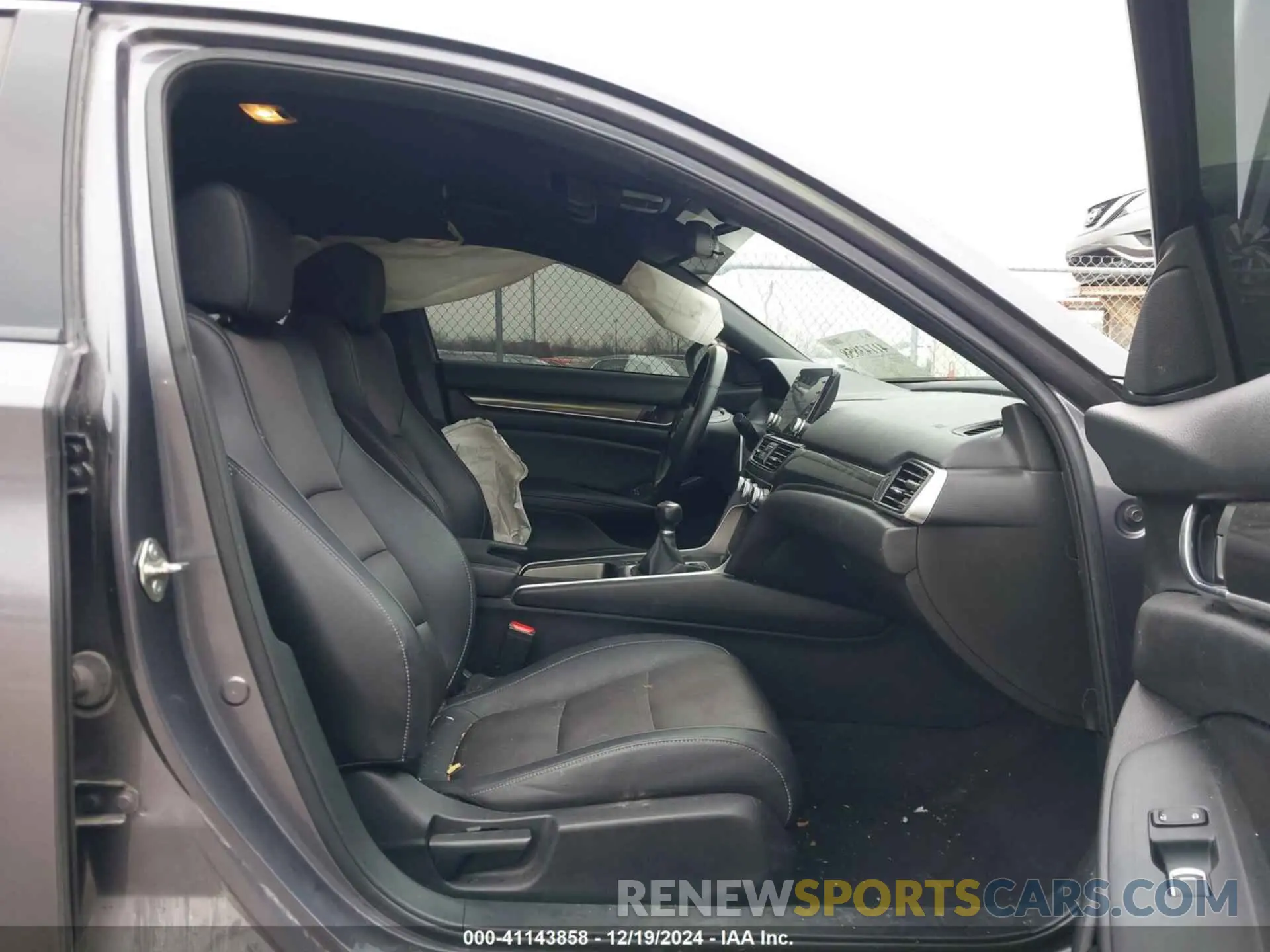 5 Photograph of a damaged car 1HGCV1E36KA000932 HONDA ACCORD 2019