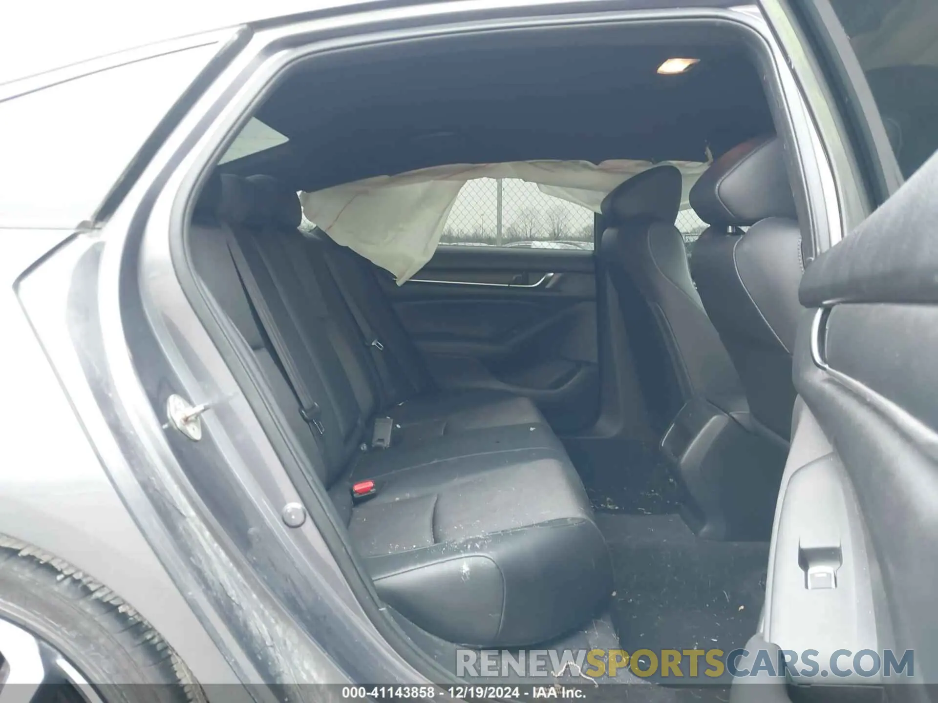 8 Photograph of a damaged car 1HGCV1E36KA000932 HONDA ACCORD 2019