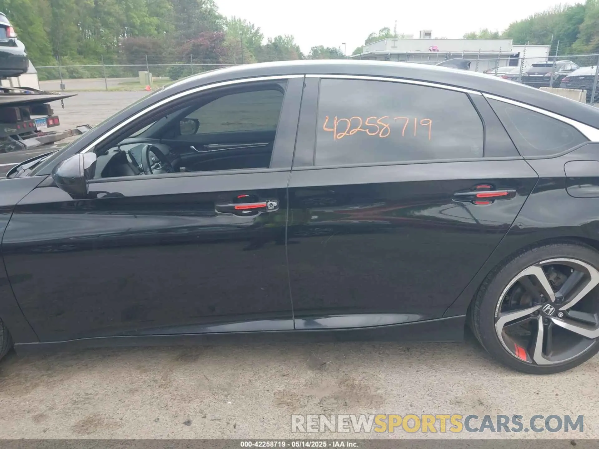 15 Photograph of a damaged car 1HGCV1E37KA035642 HONDA ACCORD 2019