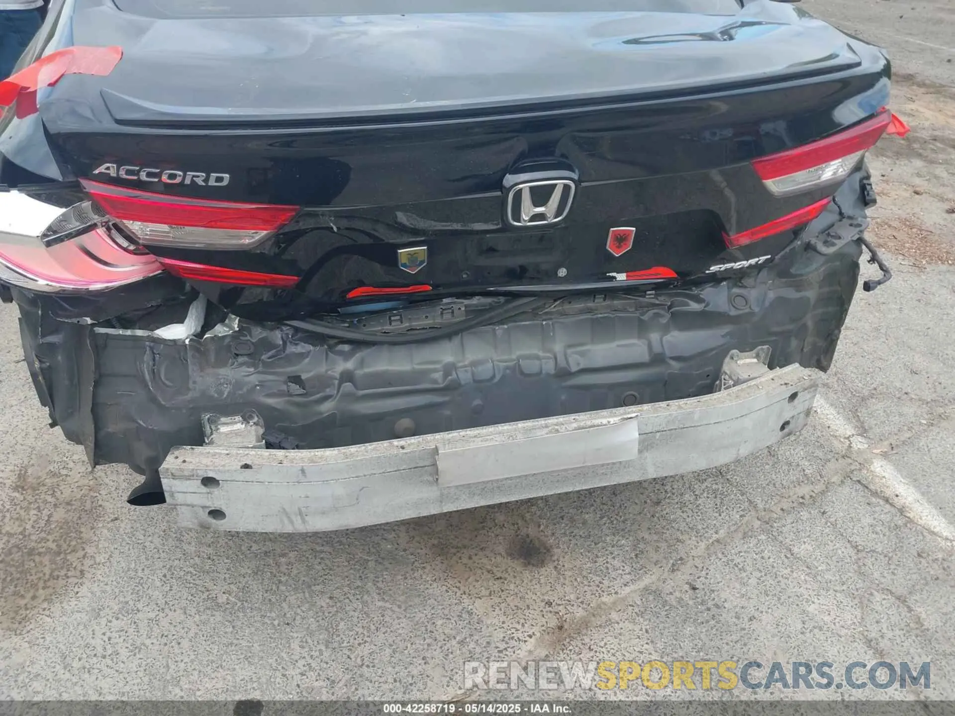 6 Photograph of a damaged car 1HGCV1E37KA035642 HONDA ACCORD 2019