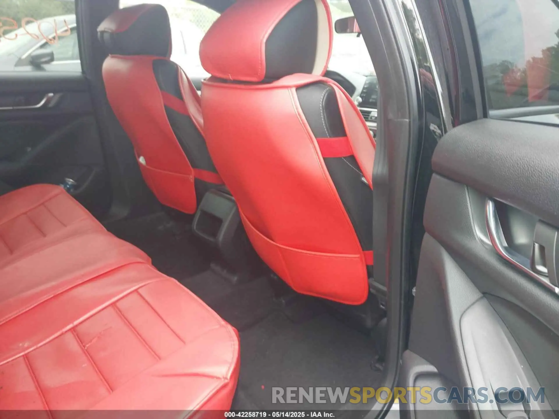 8 Photograph of a damaged car 1HGCV1E37KA035642 HONDA ACCORD 2019