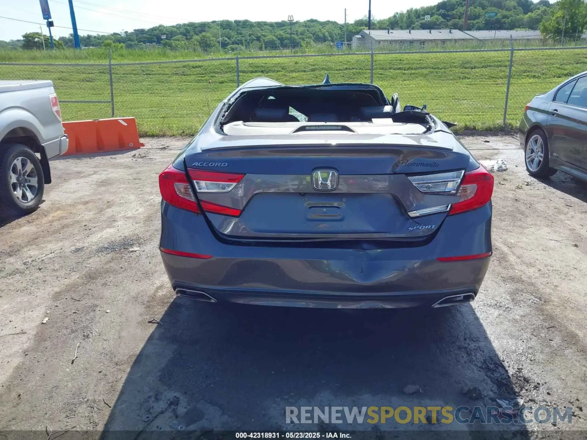 15 Photograph of a damaged car 1HGCV1E3XKA166905 HONDA ACCORD 2019