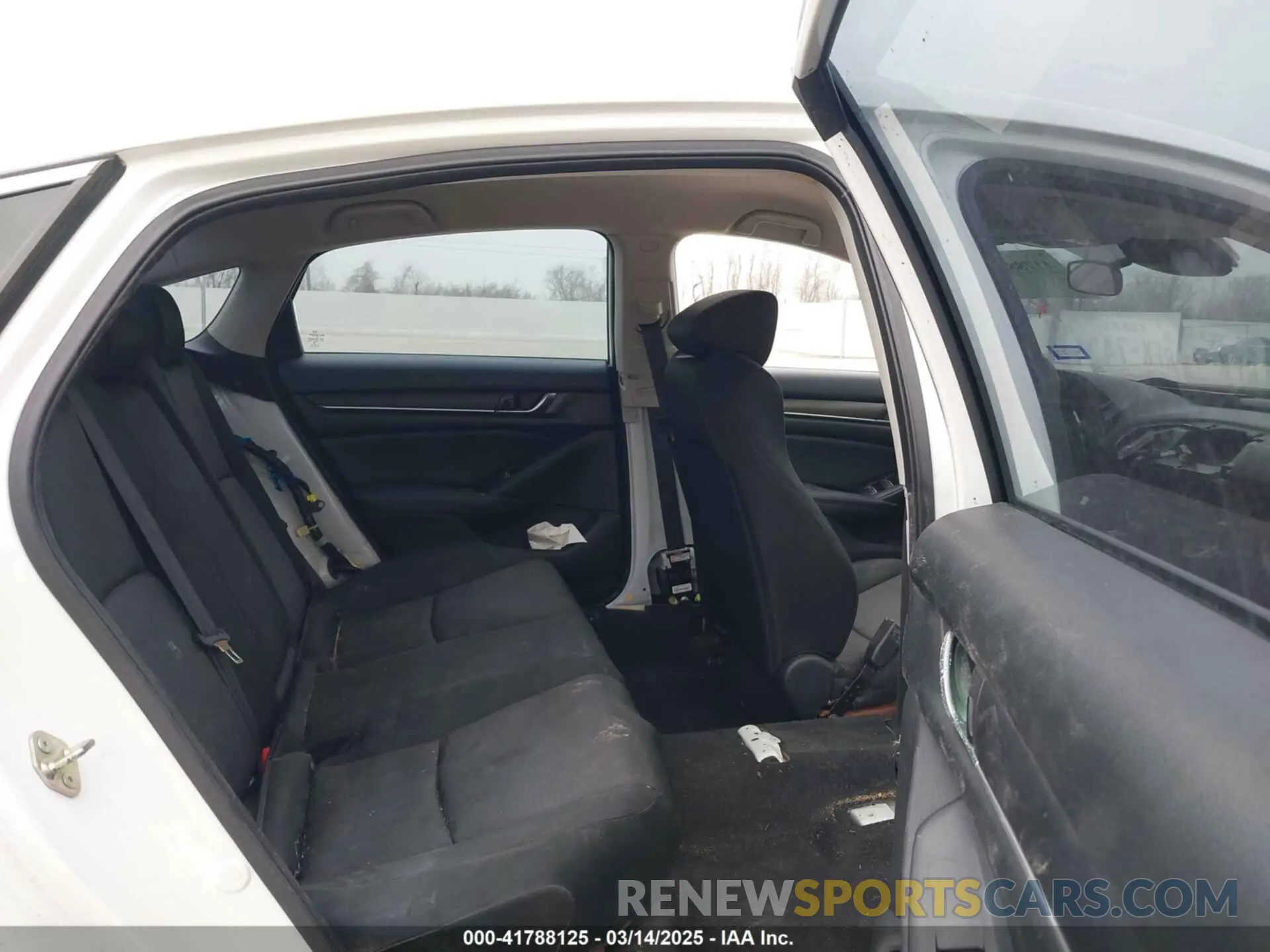 8 Photograph of a damaged car 1HGCV1F10KA125924 HONDA ACCORD 2019
