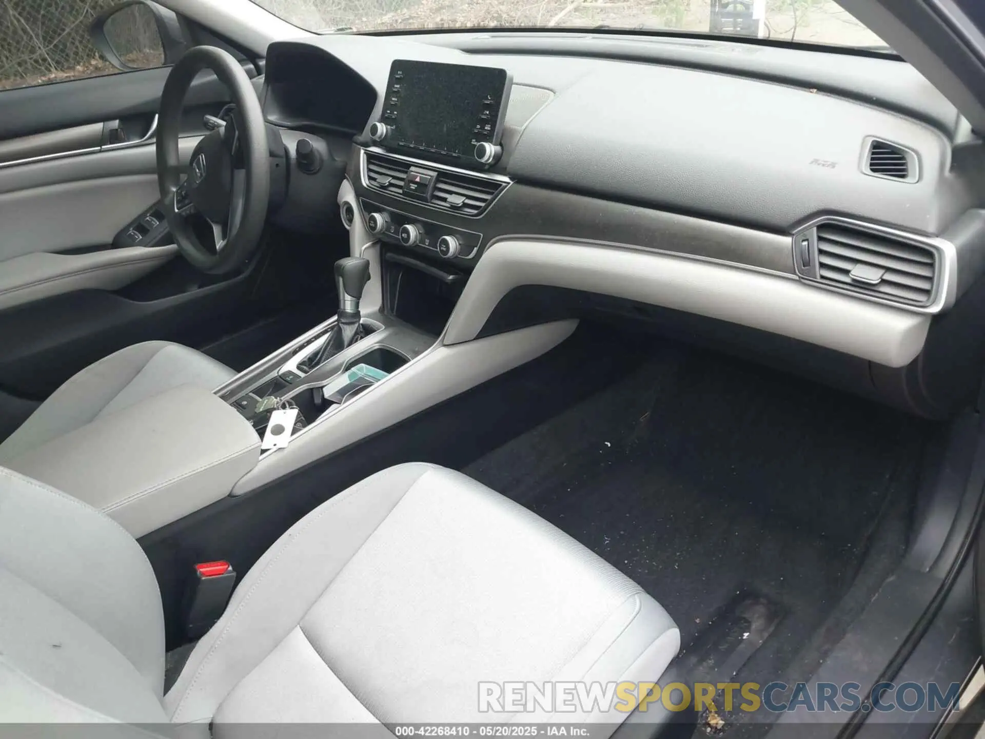 5 Photograph of a damaged car 1HGCV1F10KA166134 HONDA ACCORD 2019
