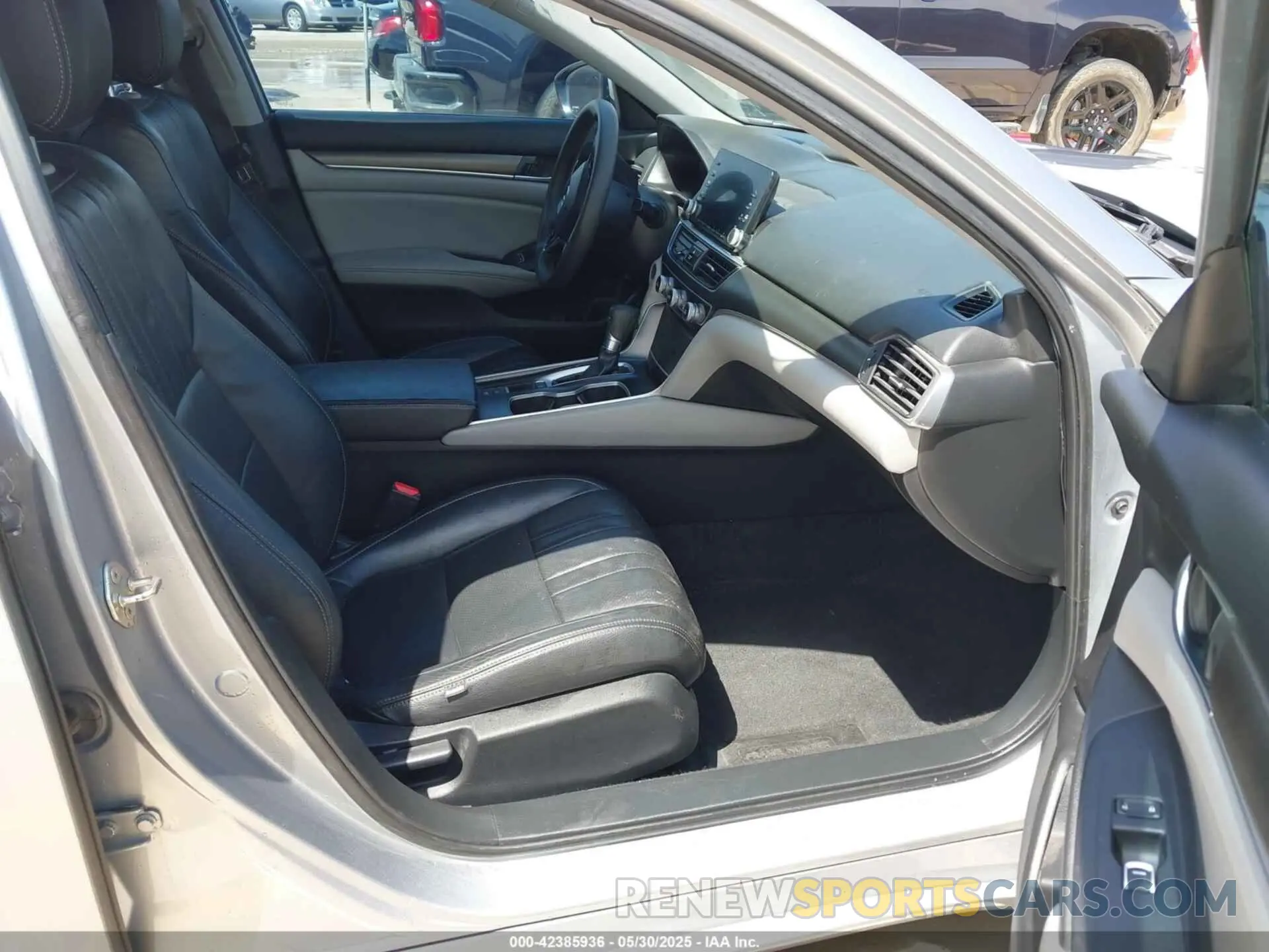 5 Photograph of a damaged car 1HGCV1F11KA018302 HONDA ACCORD 2019