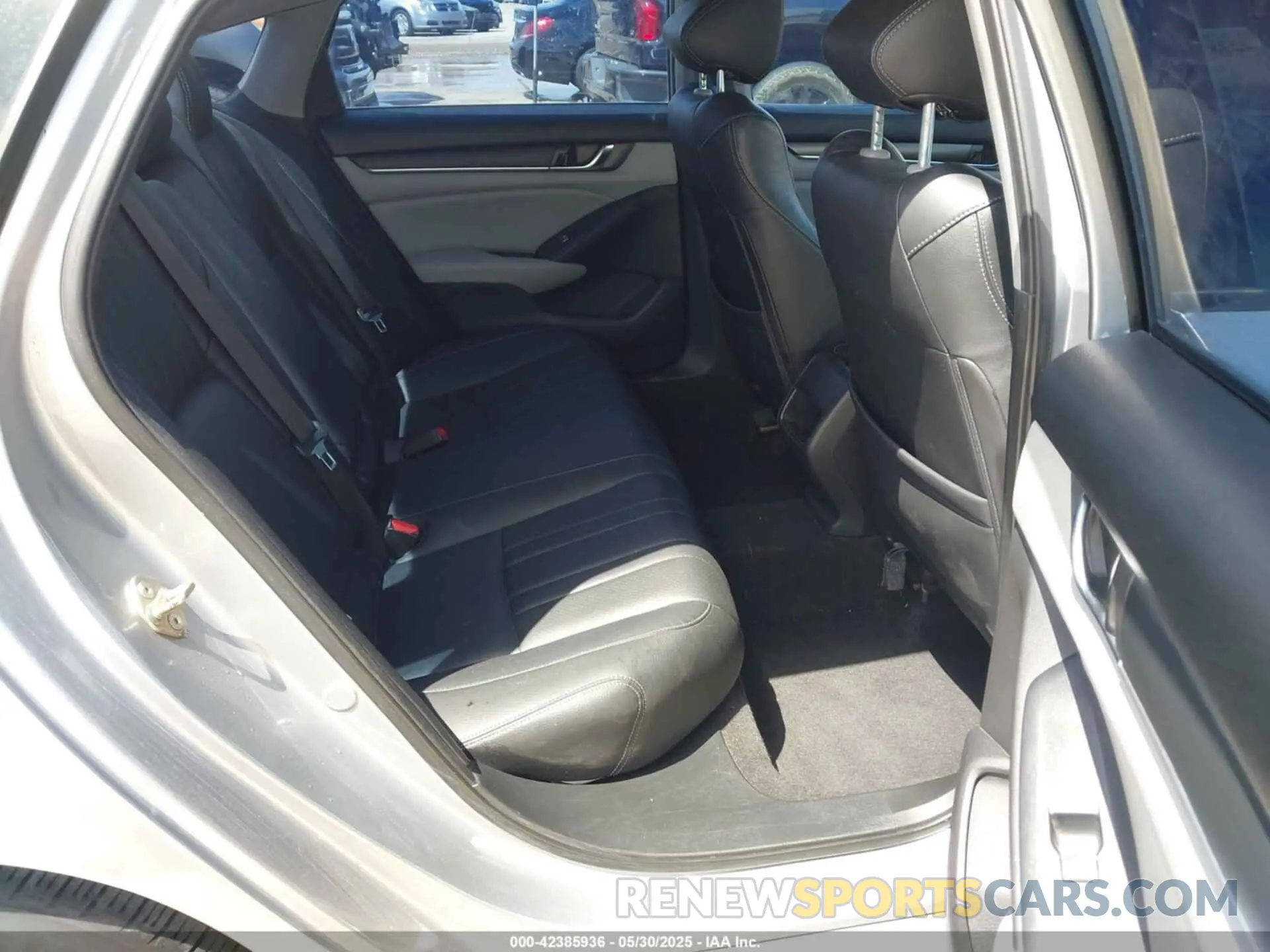 8 Photograph of a damaged car 1HGCV1F11KA018302 HONDA ACCORD 2019