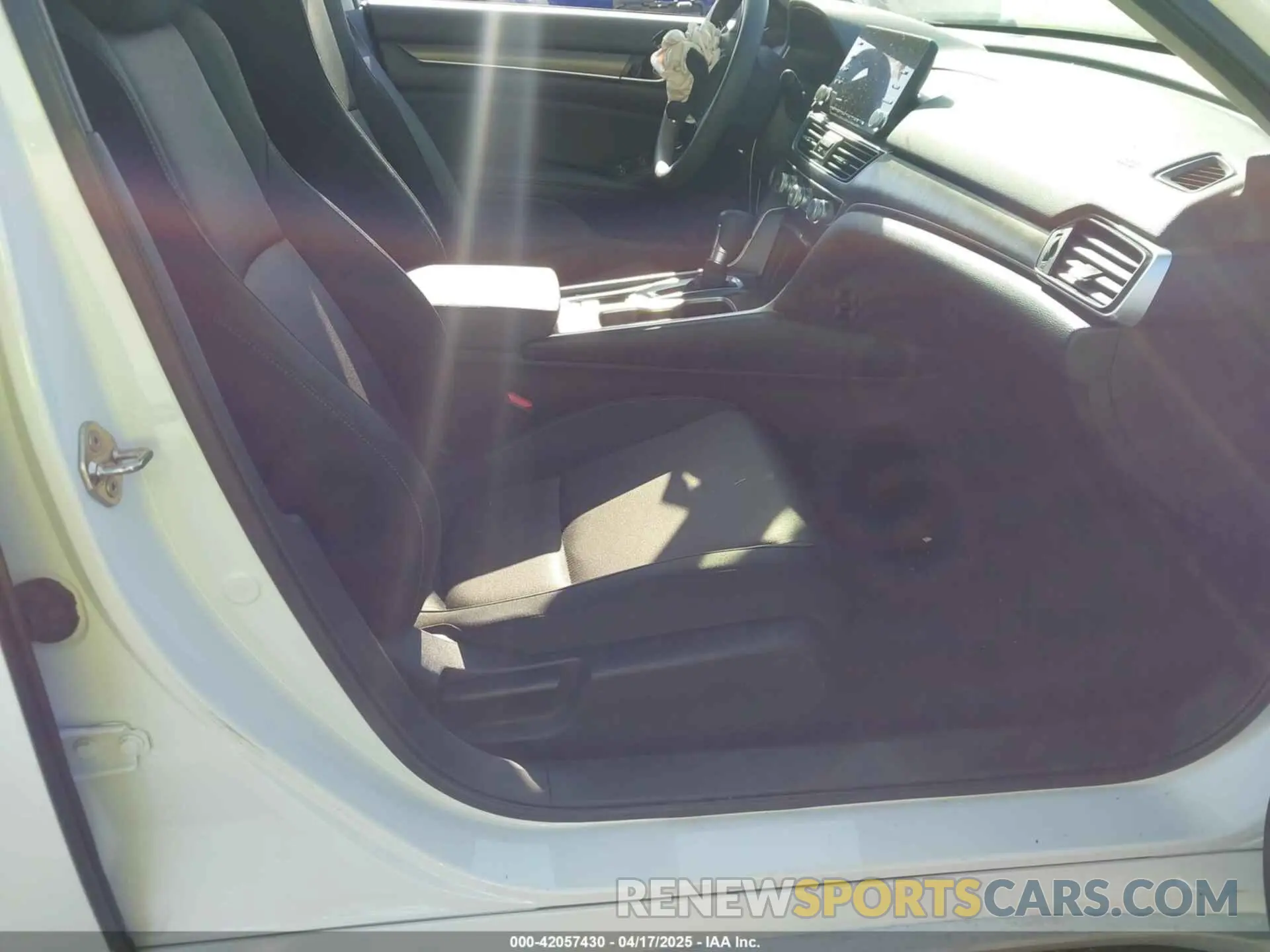 5 Photograph of a damaged car 1HGCV1F11KA036847 HONDA ACCORD 2019