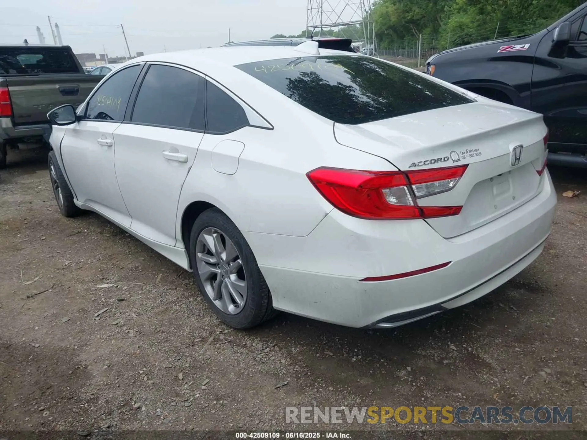3 Photograph of a damaged car 1HGCV1F11KA098698 HONDA ACCORD 2019